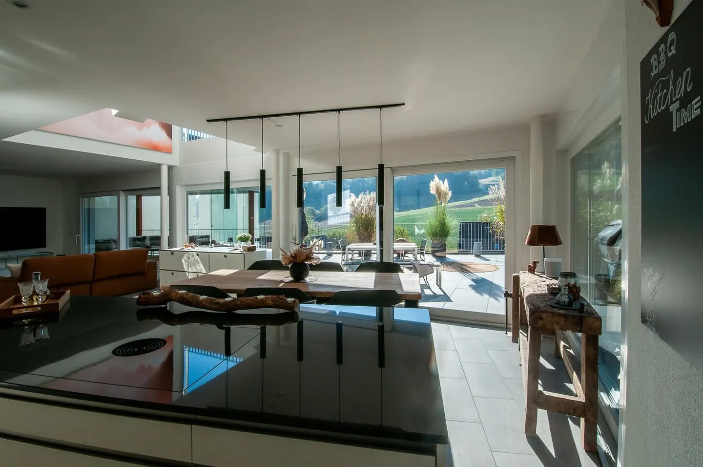 Coming Soon: Maisonette Terrace House with Breathtaking Views - Photo 4 of 7