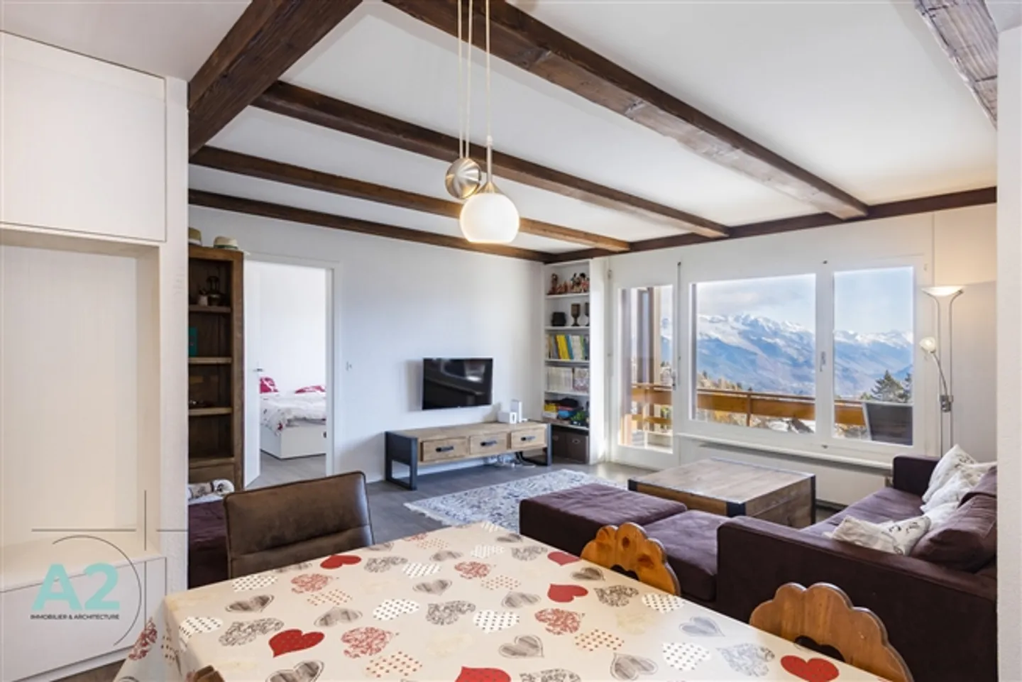 Spacious, renovated 3-room apartment with a view of the Alps - Photo 2 of 16