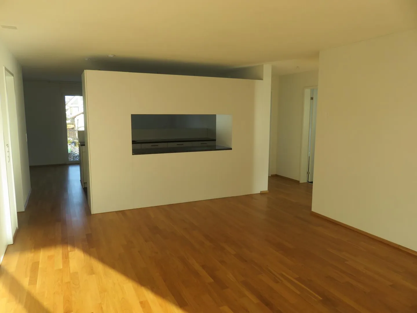 Modernes Apartment mit Balkon - Foto 7 von 13