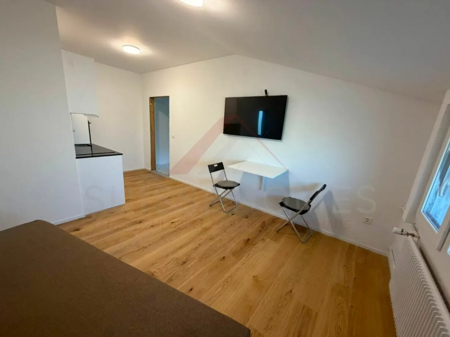 Studio moderne avec services inclus - Photo 2 sur 7
