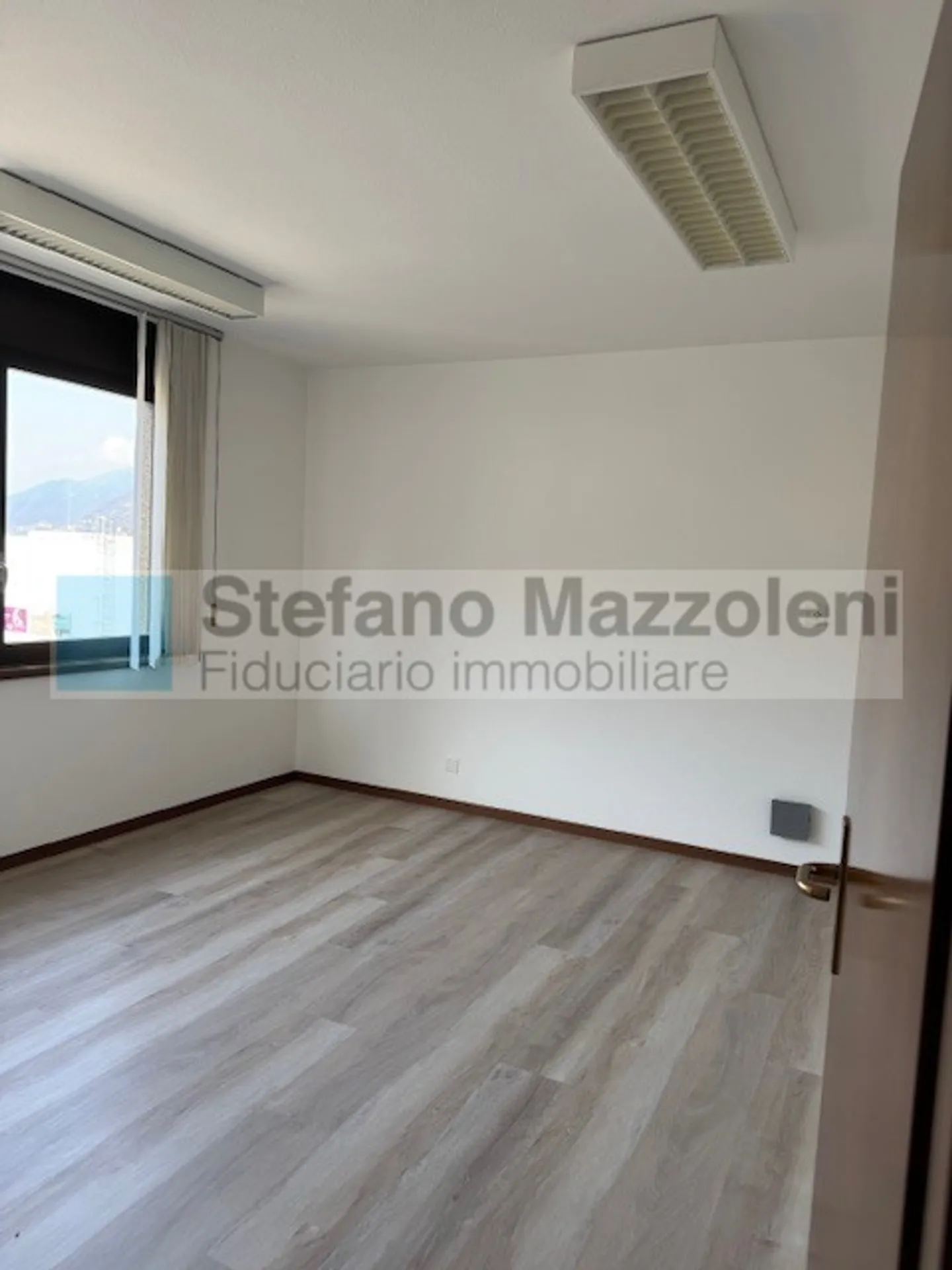 CAMORINO - Central area - Commercial space - Photo 3 of 5