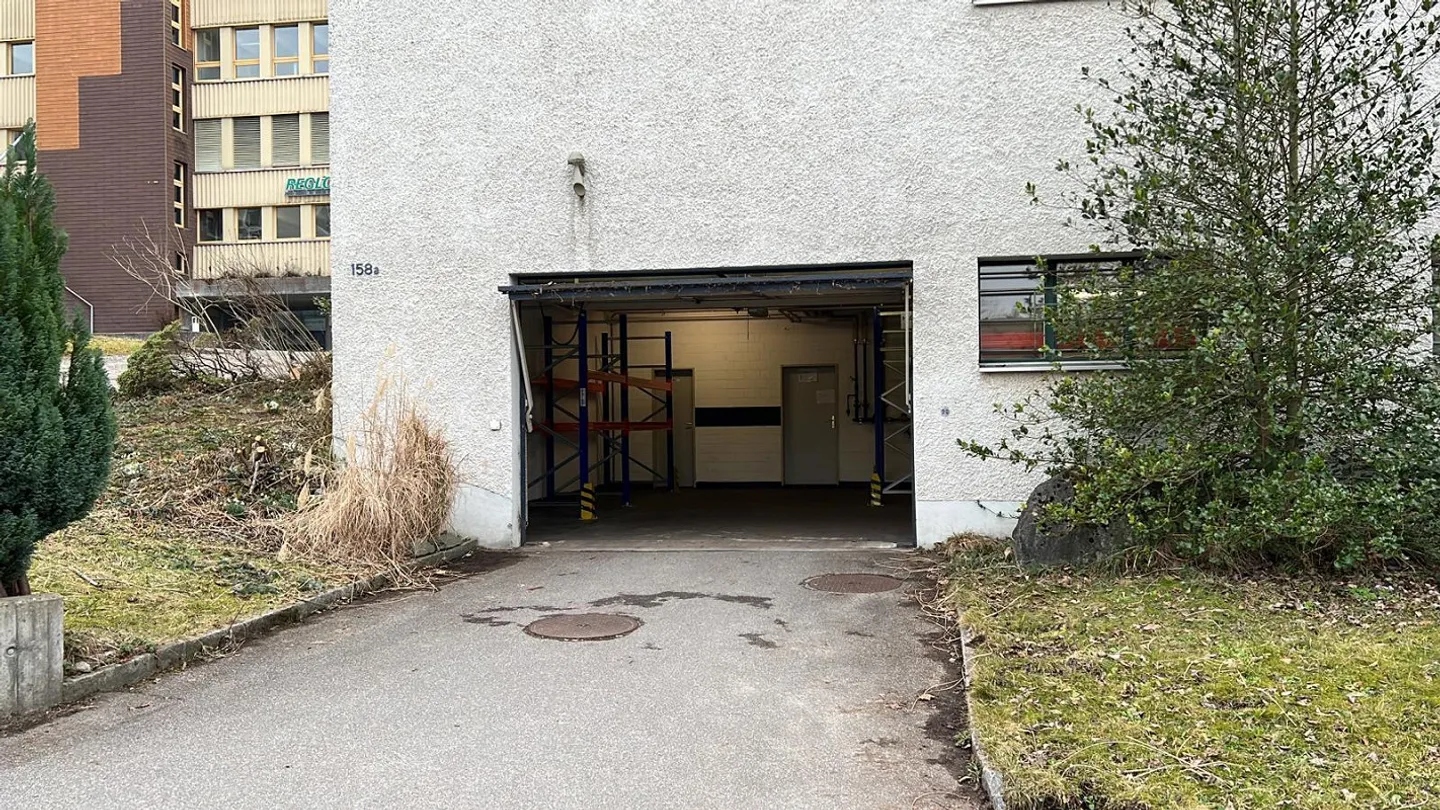 Ground-level storage/workshop space with garage door - Photo 1 of 3