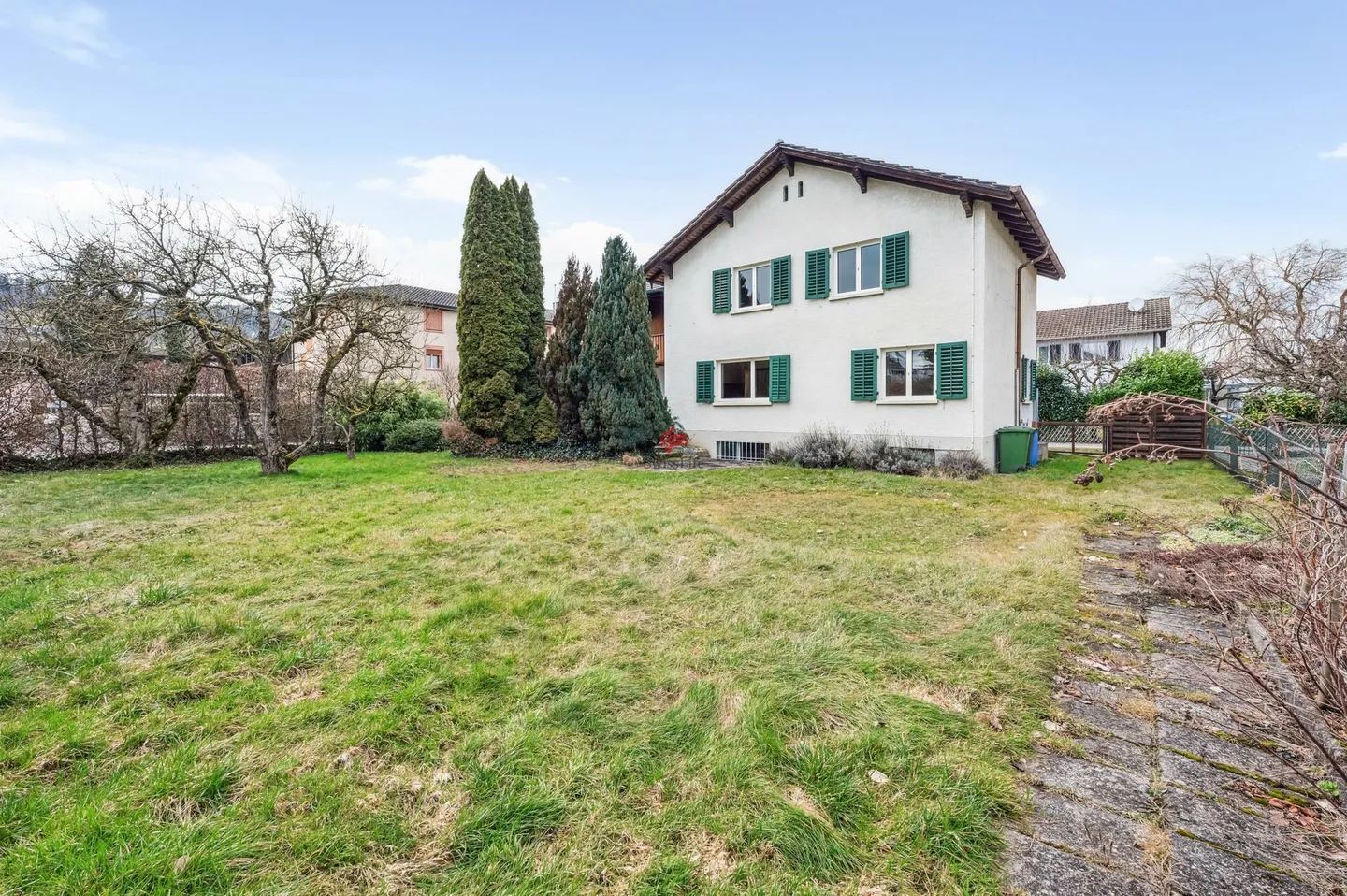 Casa unifamiliare con riserva di terreno edificabile e progetto di costruzione - Foto 1 di 13