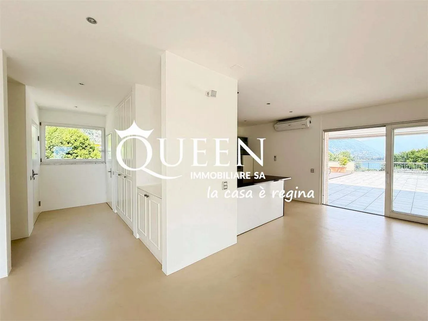 Minusio : penthouse 4.5 pièces, 150 m², terrasse, jacuzzi, vue sur le lac et les montagnes - Photo 7 sur 13