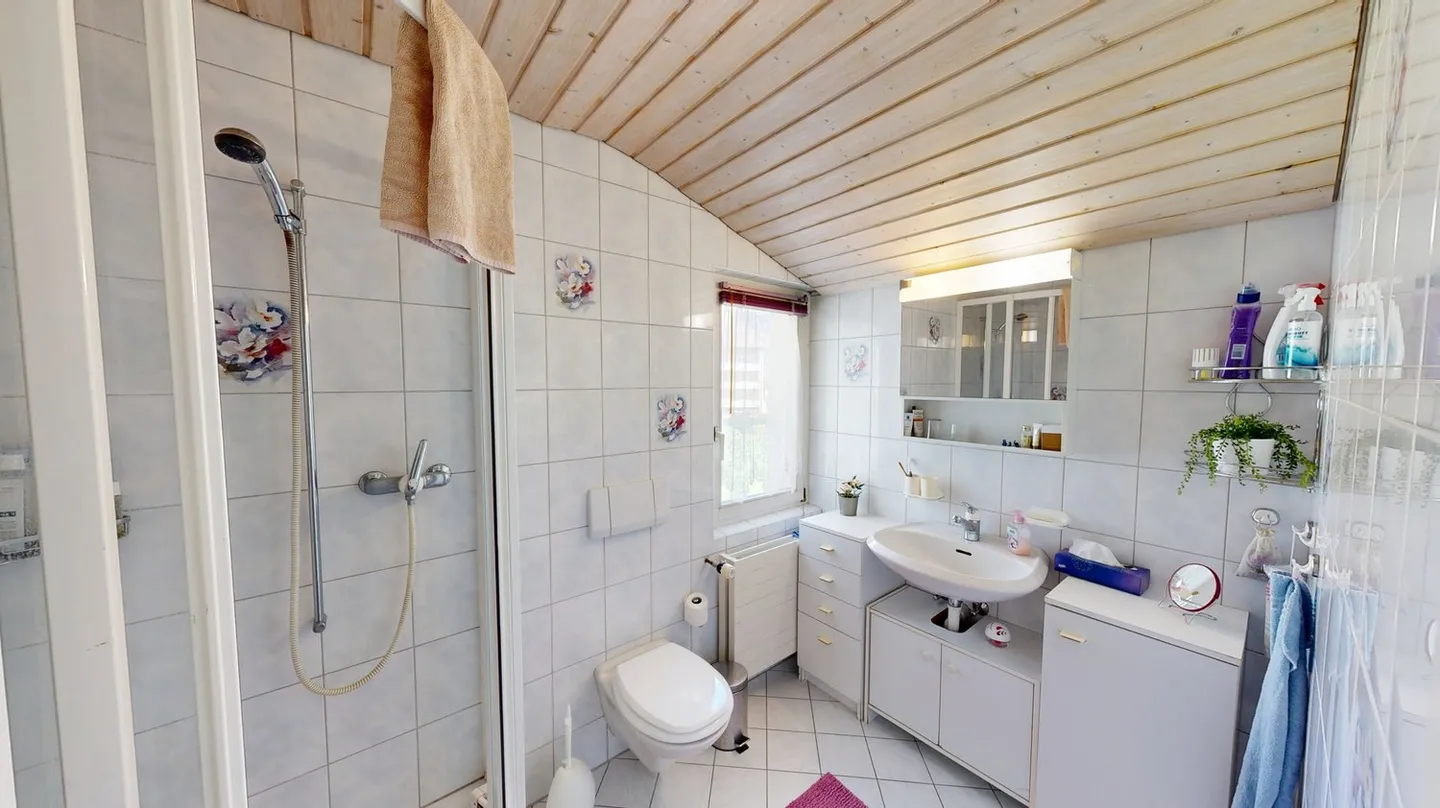 Casa unifamiliare di 6,5 stanze con bel giardino - Foto 10 di 13