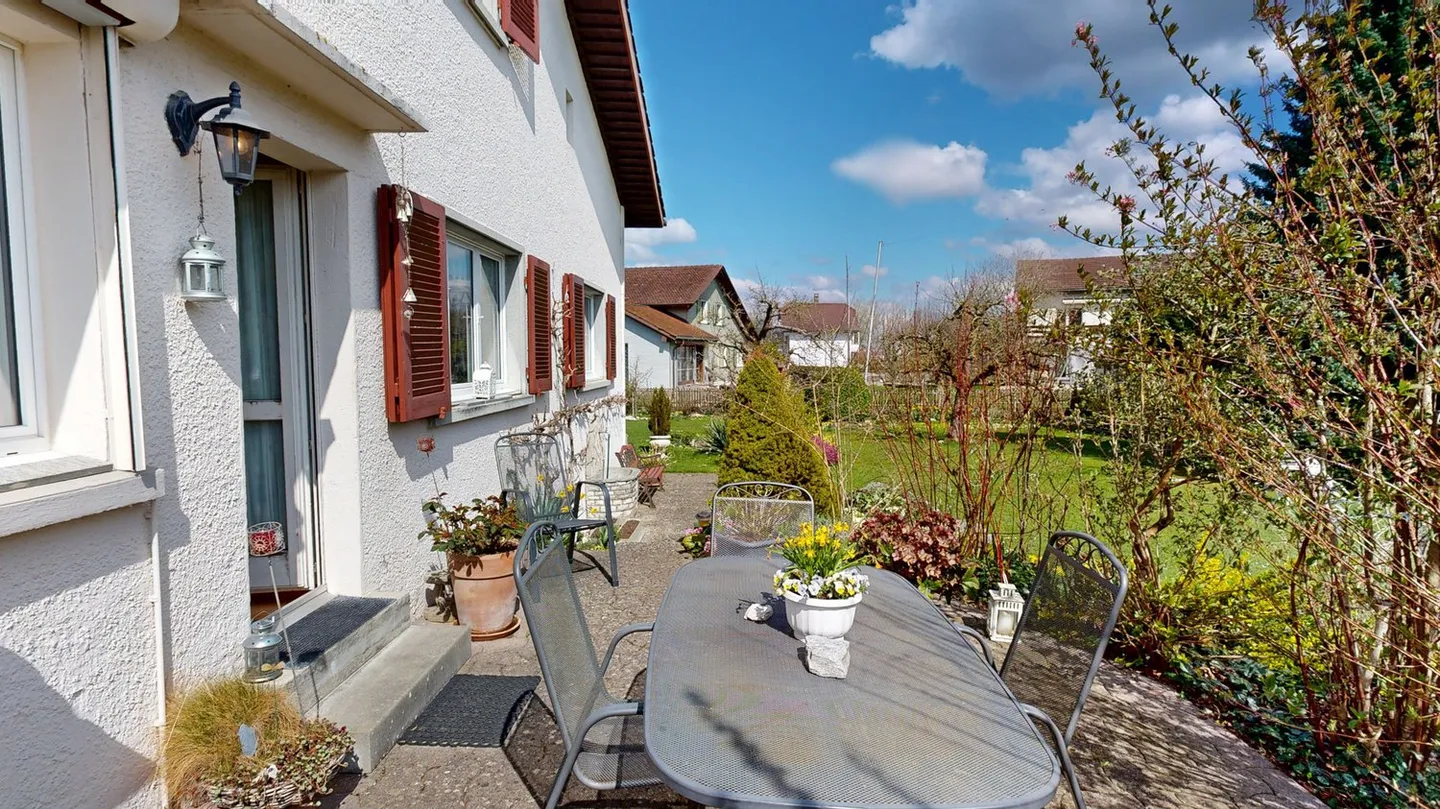 Casa unifamiliare di 6,5 stanze con bel giardino - Foto 11 di 13