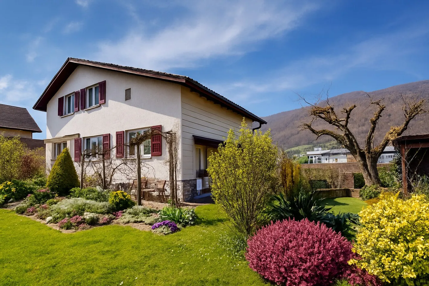 Casa unifamiliare di 6,5 stanze con bel giardino - Foto 1 di 13