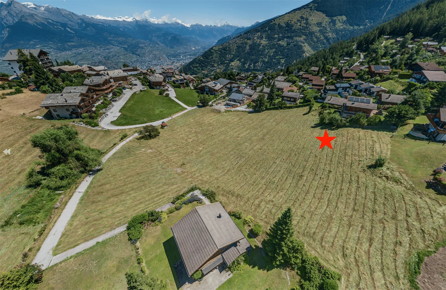 Large serviced plot in a residential area very close to the center - Photo 2 of 8