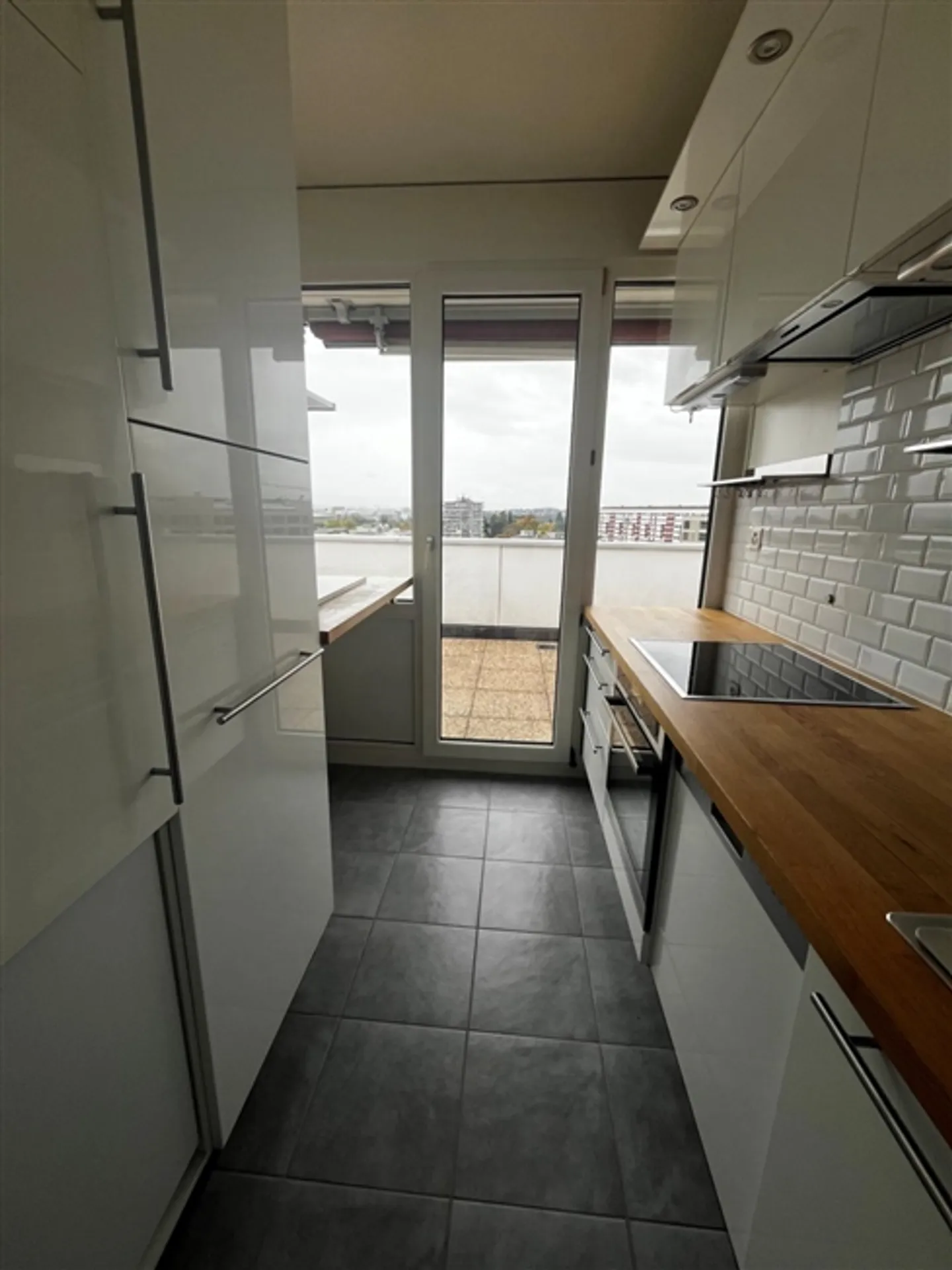 4 Rooms in the Attic with Large Terrace - Photo 3 of 9