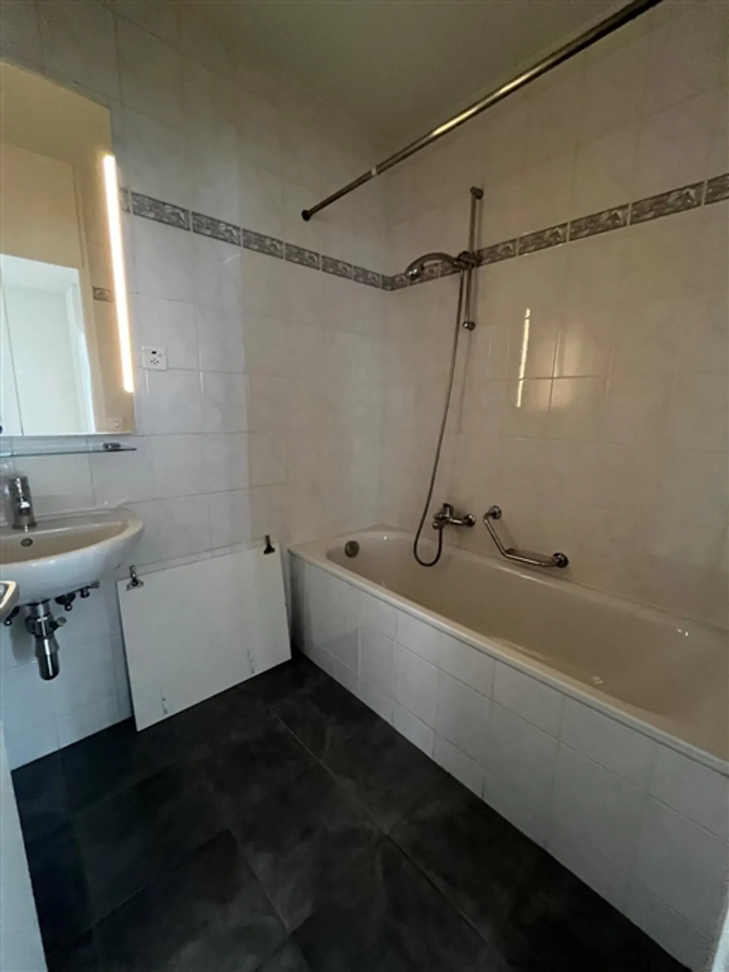 4 Rooms in the Attic with Large Terrace - Photo 8 of 9