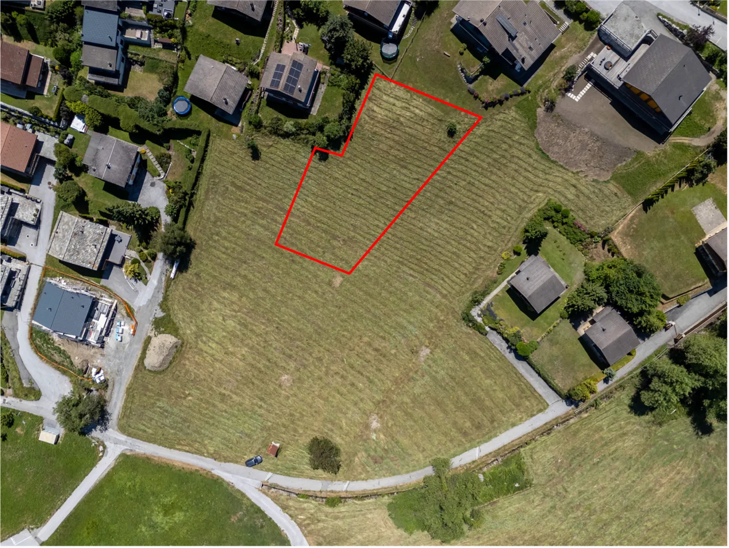 Large serviced plot in a residential area very close to the center - Photo 8 of 8