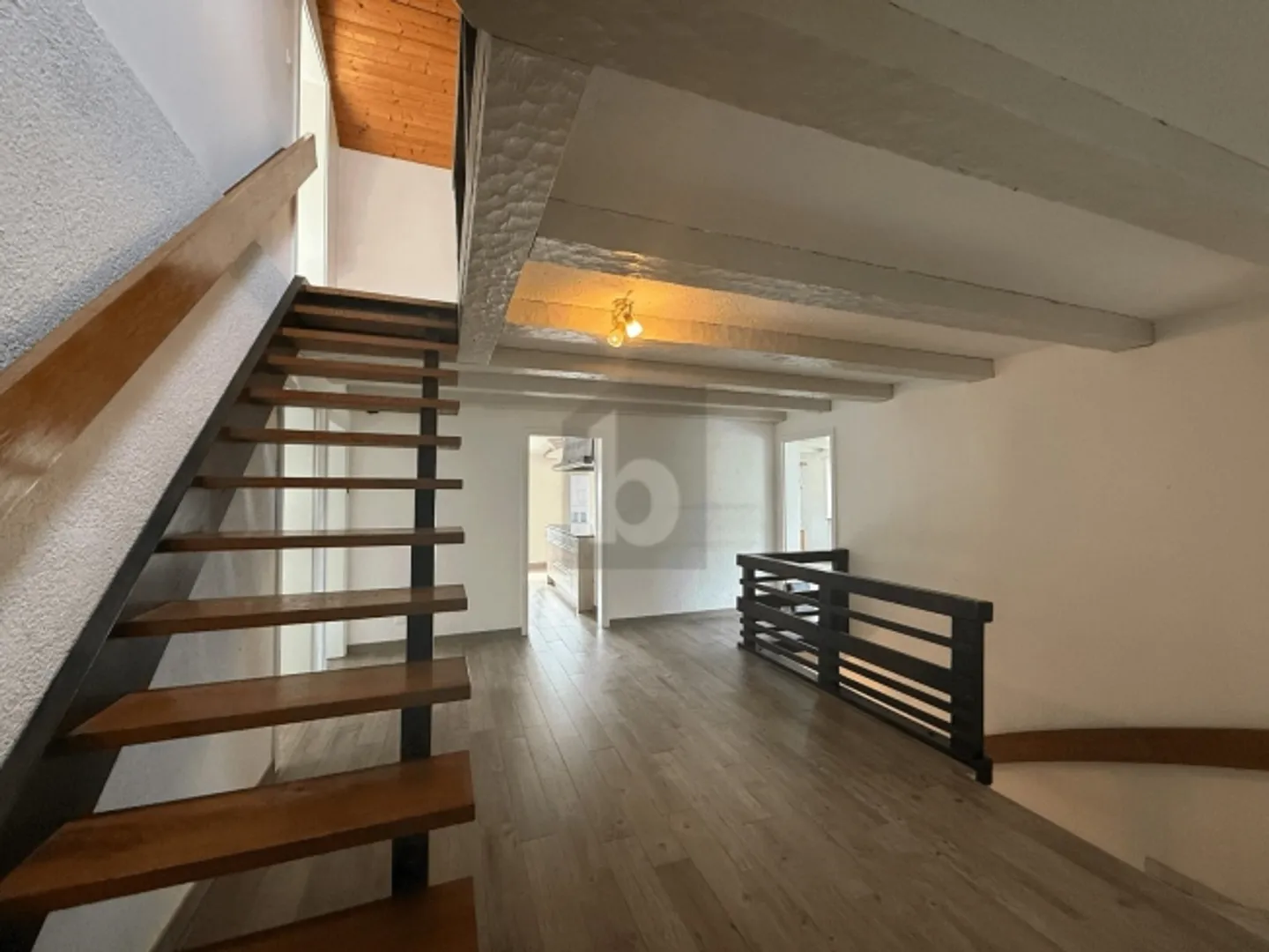 «BEREIT GERÄUMIG HELL MODERN» - Foto 4 von 6