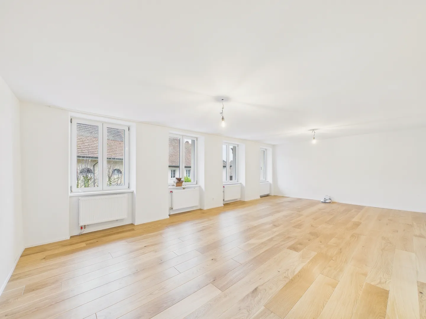 Première location - Appartement en duplex de 4,5 pièces avec 3 places de parking extérieures à Rietheim - Photo 1 sur 11