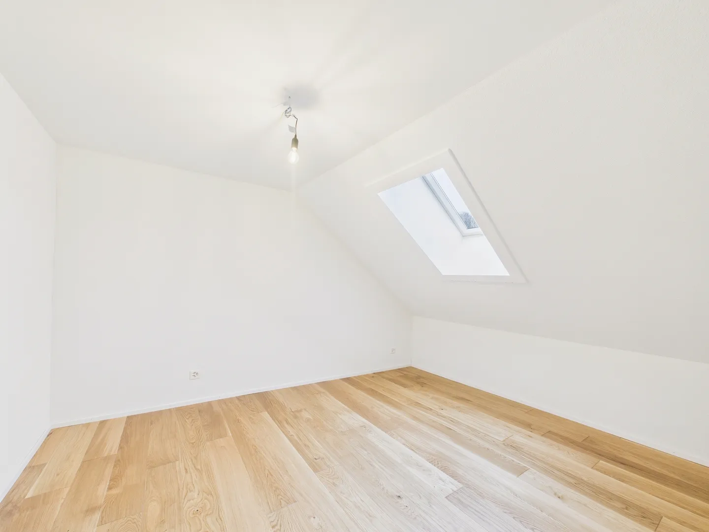 Première location - Appartement en duplex de 4,5 pièces avec 3 places de parking extérieures à Rietheim - Photo 6 sur 11