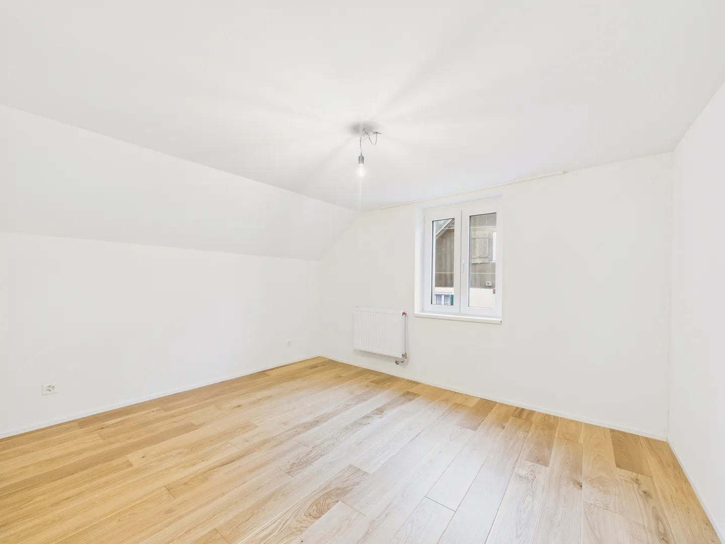 Première location - Appartement en duplex de 4,5 pièces avec 3 places de parking extérieures à Rietheim - Photo 8 sur 11