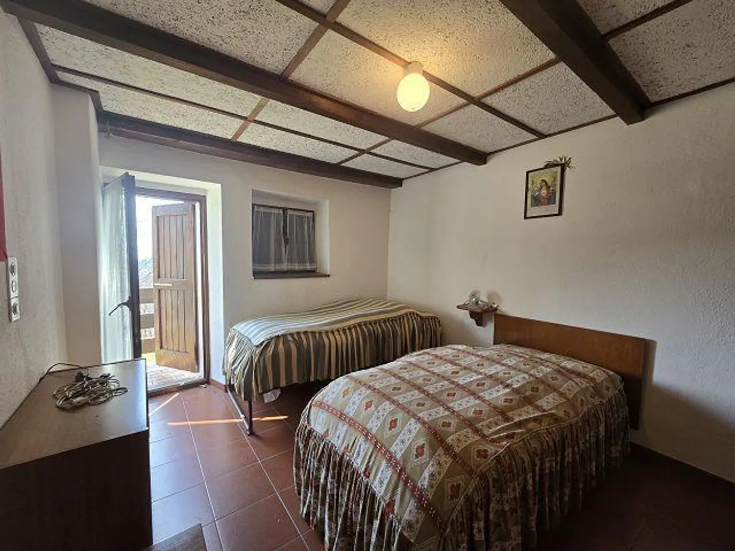 Rustique de 4 pièces avec beaucoup de terrain dans un endroit très calme et ensoleillé - Photo 7 sur 13