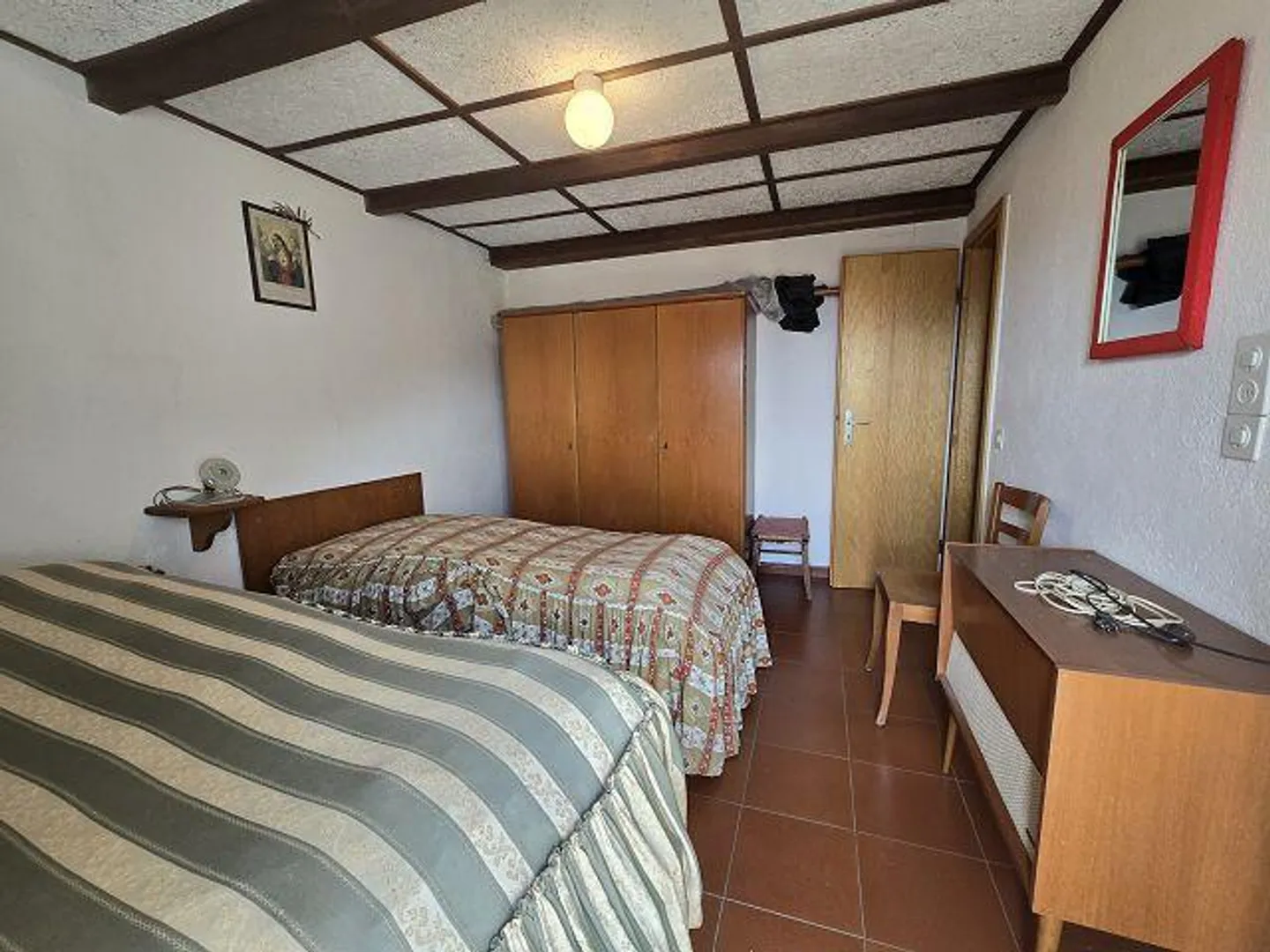 Rustique de 4 pièces avec beaucoup de terrain dans un endroit très calme et ensoleillé - Photo 8 sur 13