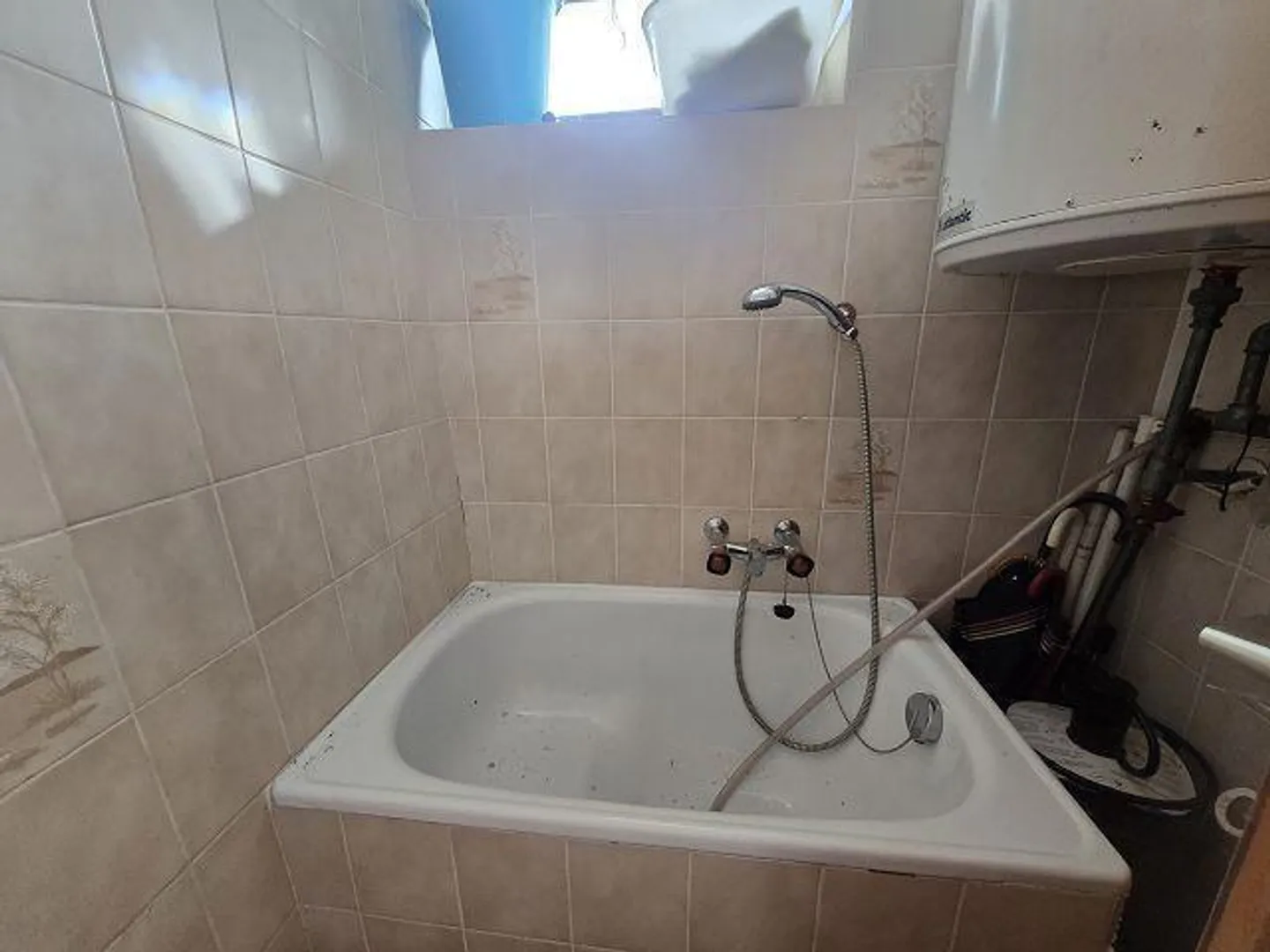 Rustique de 4 pièces avec beaucoup de terrain dans un endroit très calme et ensoleillé - Photo 12 sur 13