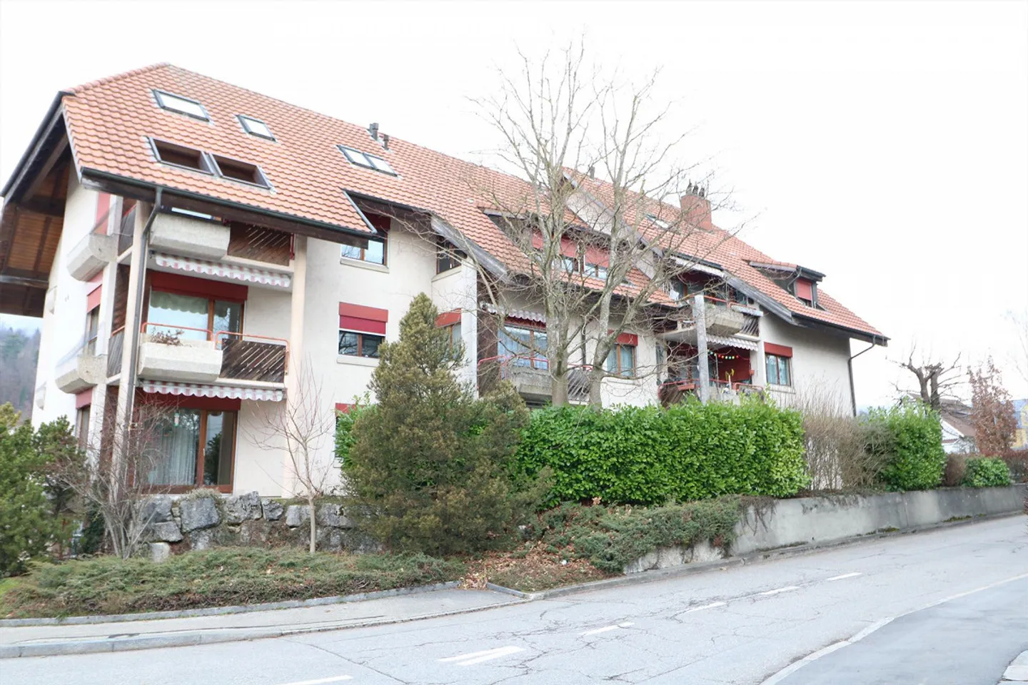 Ottimo appartamento con balcone, nel centro di Lengnau - Foto 2 di 10