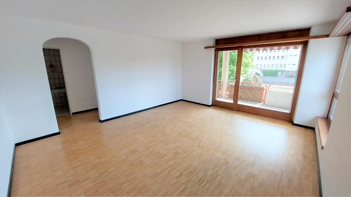 Ottimo appartamento con balcone, nel centro di Lengnau - Foto 5 di 10
