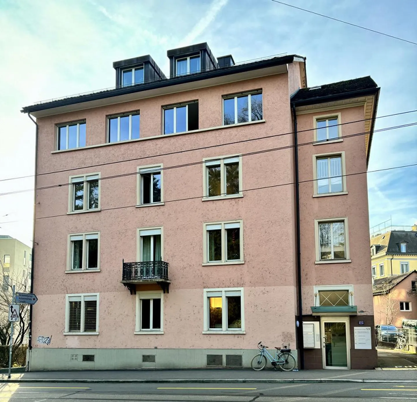 Parking space 5 minutes walk from HB Zurich! - Photo 1 of 1