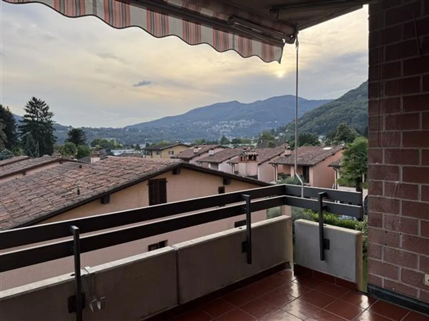 Caslano: 4.5 Room Apartment - Photo 3 of 11