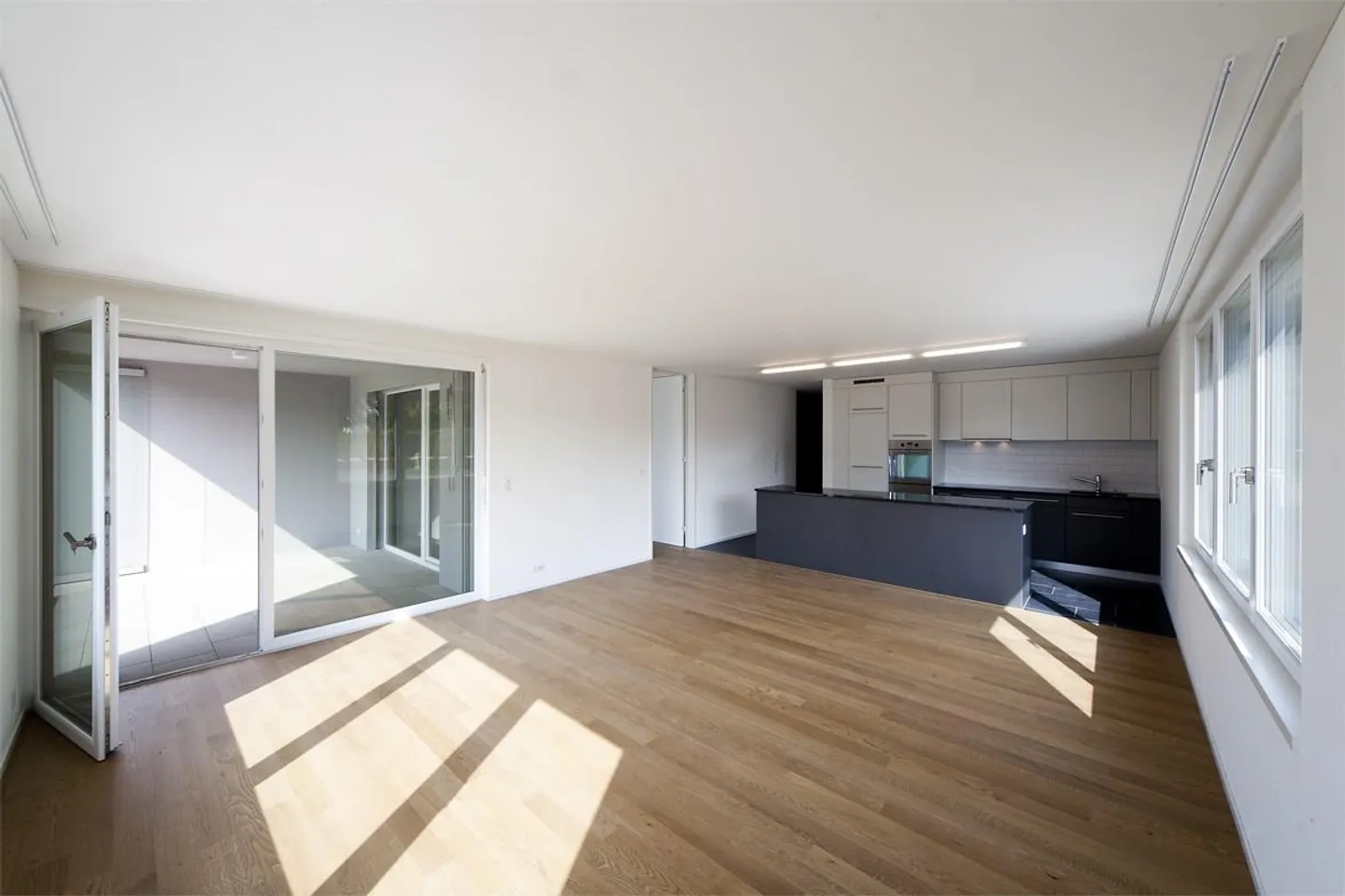 5.5-Zimmerwohnung im 1. OG an beliebter Lage in Pfäffikon - Foto 2 von 6