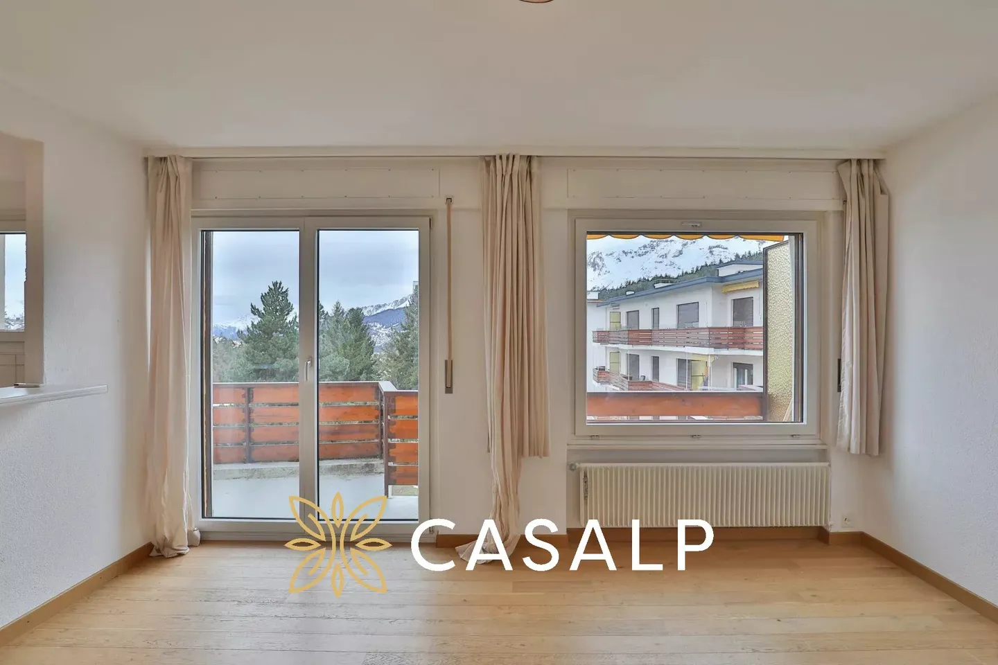 Attic apartment with 2.5 rooms and bright ambiance in the center of Crans-Montana - Photo 3 of 14