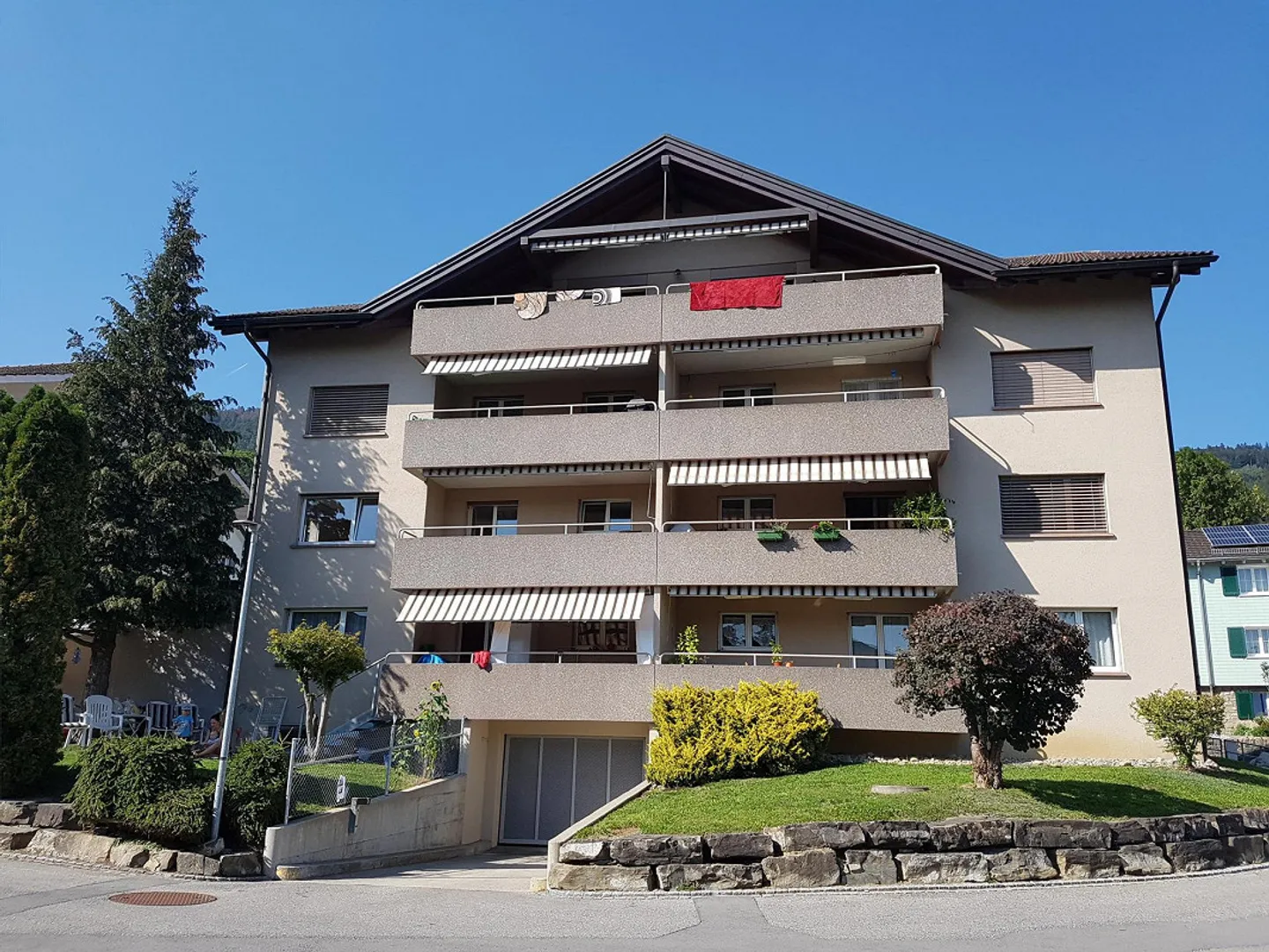 Peace, Comfort and Sun Combined: Attractive 3.5-Room Apartment in R... - Photo 1 of 7