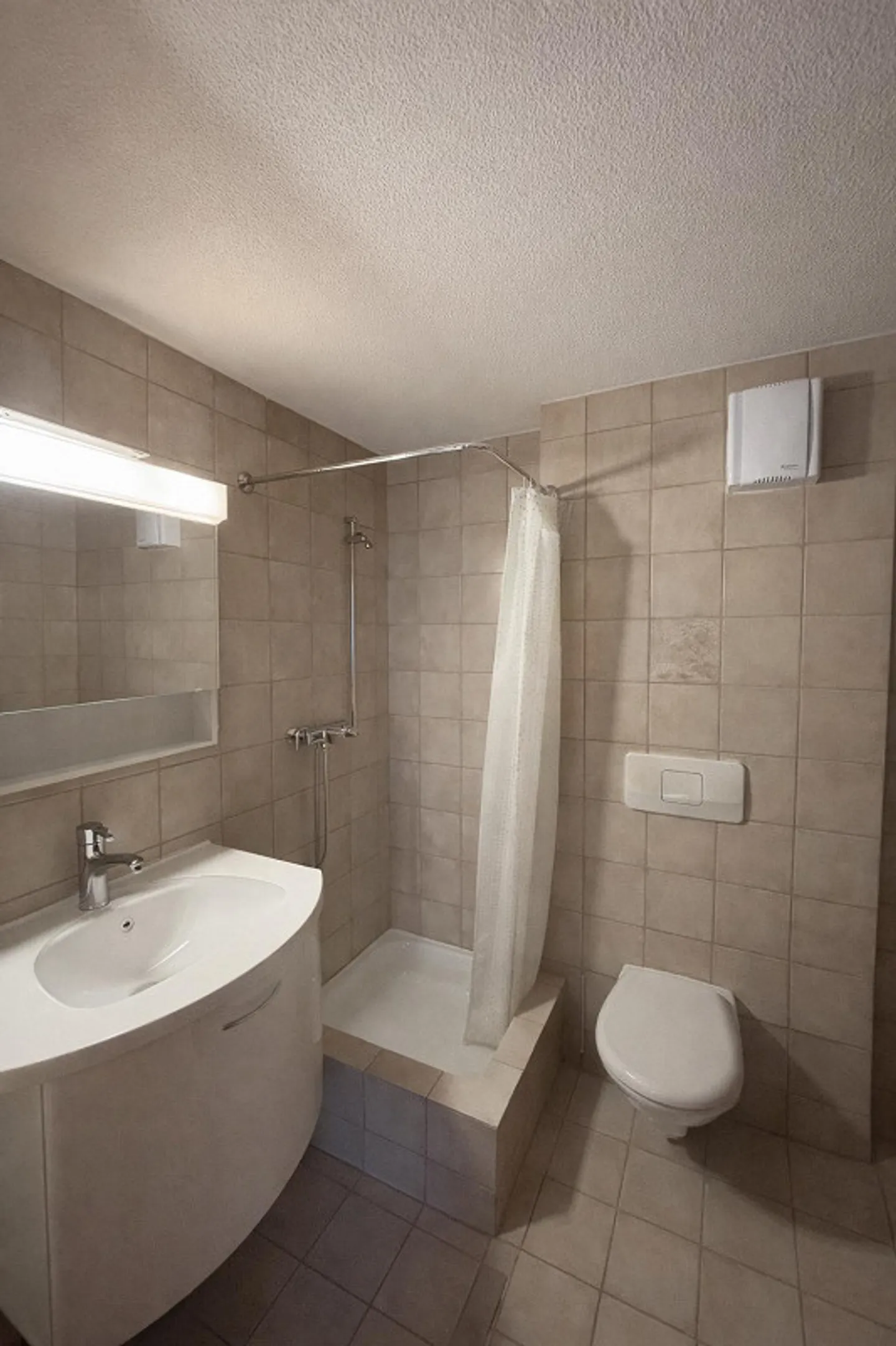 Peace, Comfort and Sun Combined: Attractive 3.5-Room Apartment in R... - Photo 3 of 7