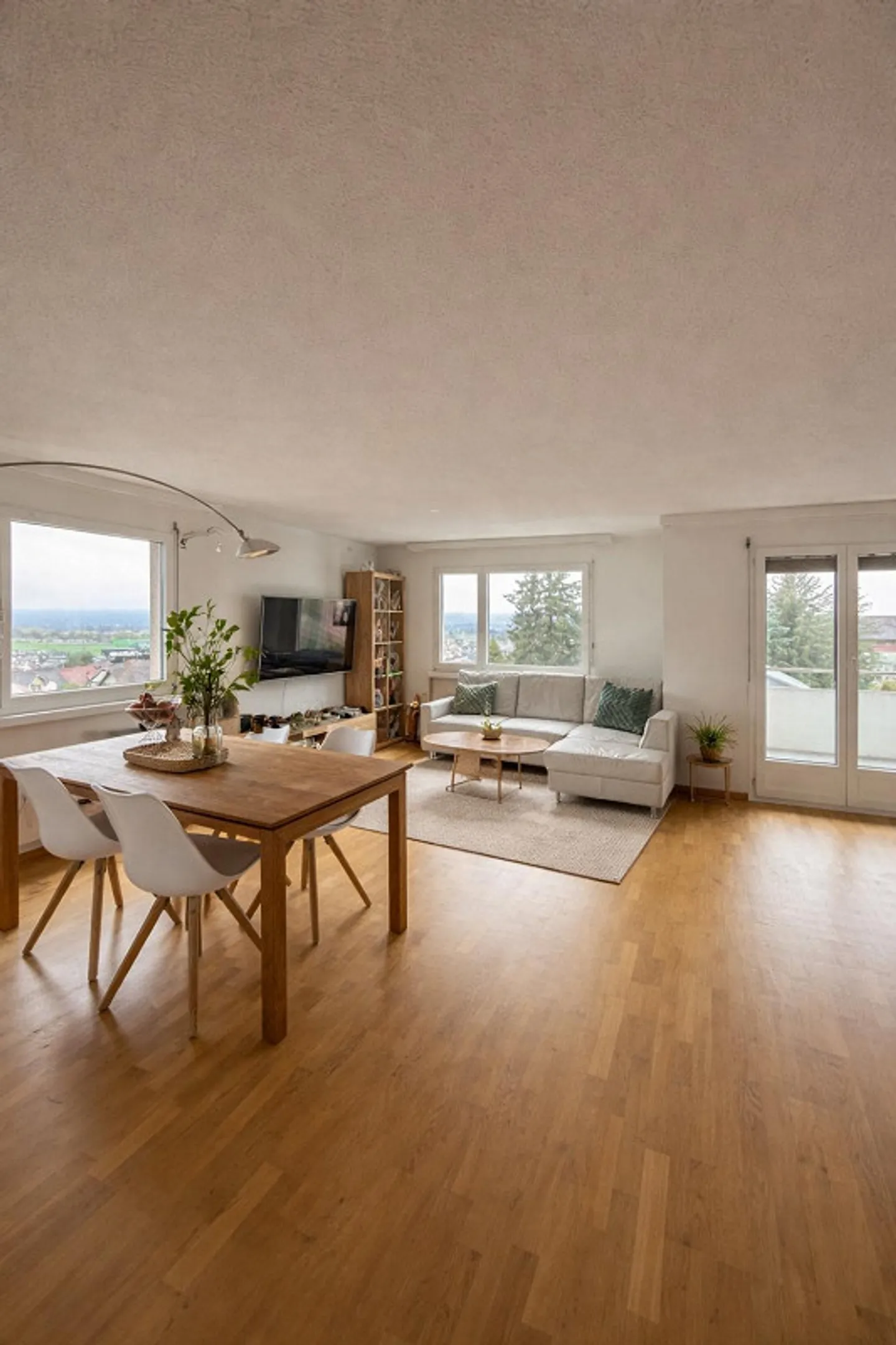 Peace, Comfort and Sun Combined: Attractive 3.5-Room Apartment in R... - Photo 4 of 7