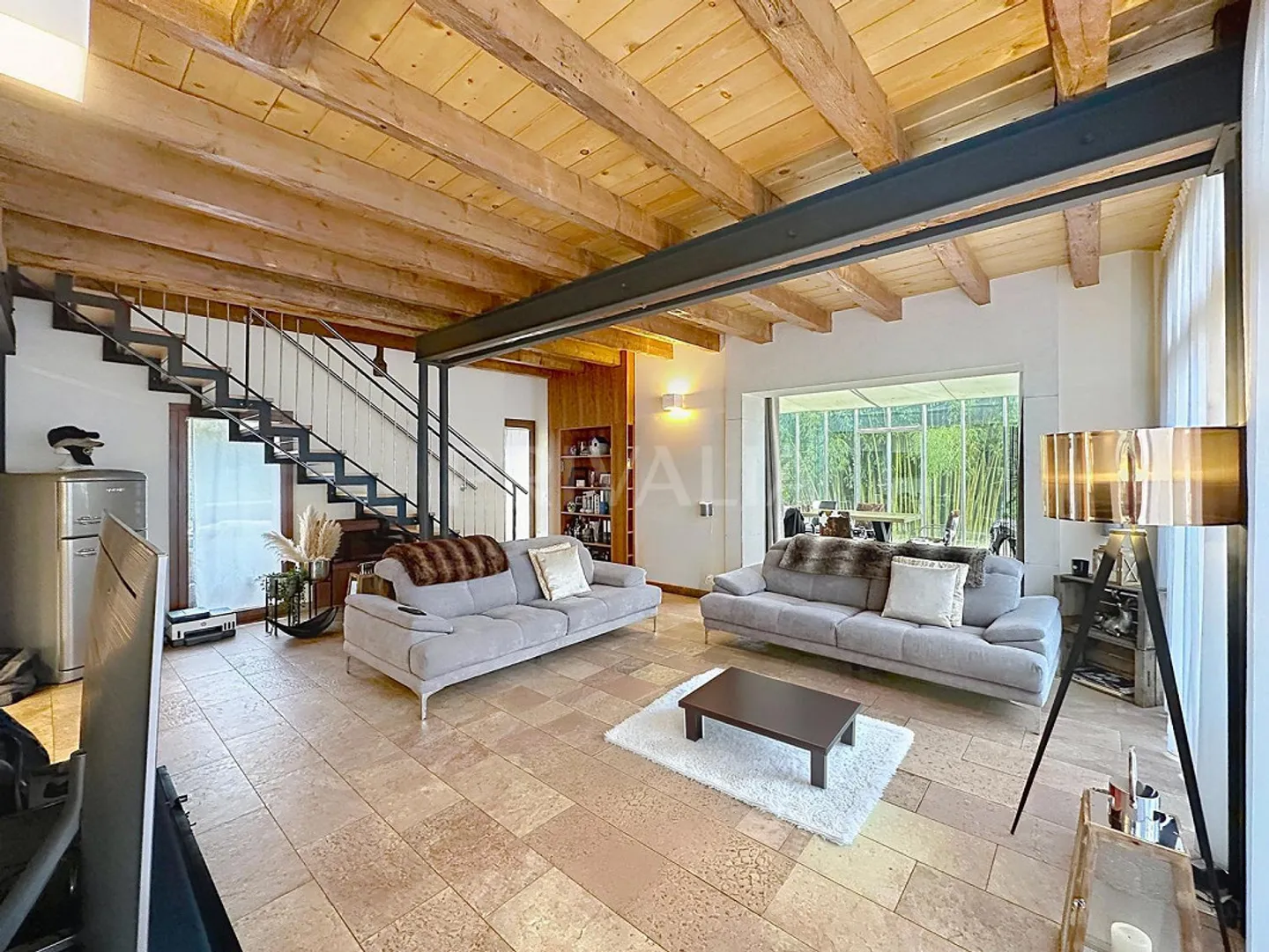 Charming renovated barn in a green setting - Photo 2 of 11