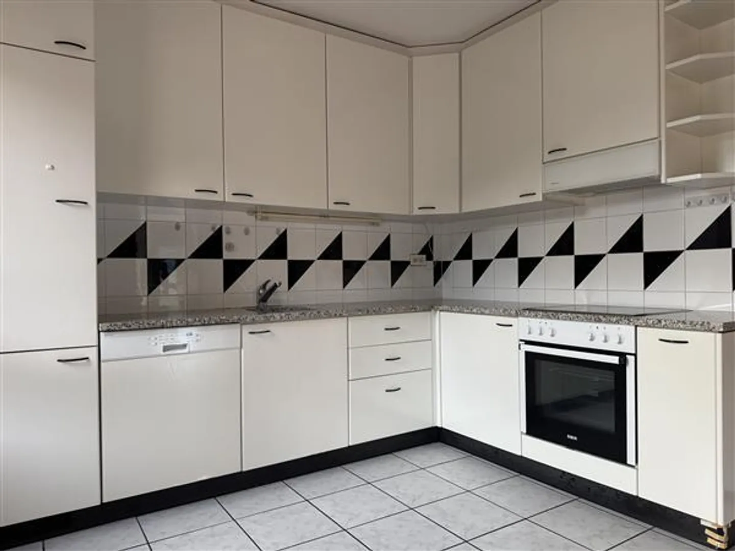 Caslano: 4.5 Room Apartment - Photo 4 of 11
