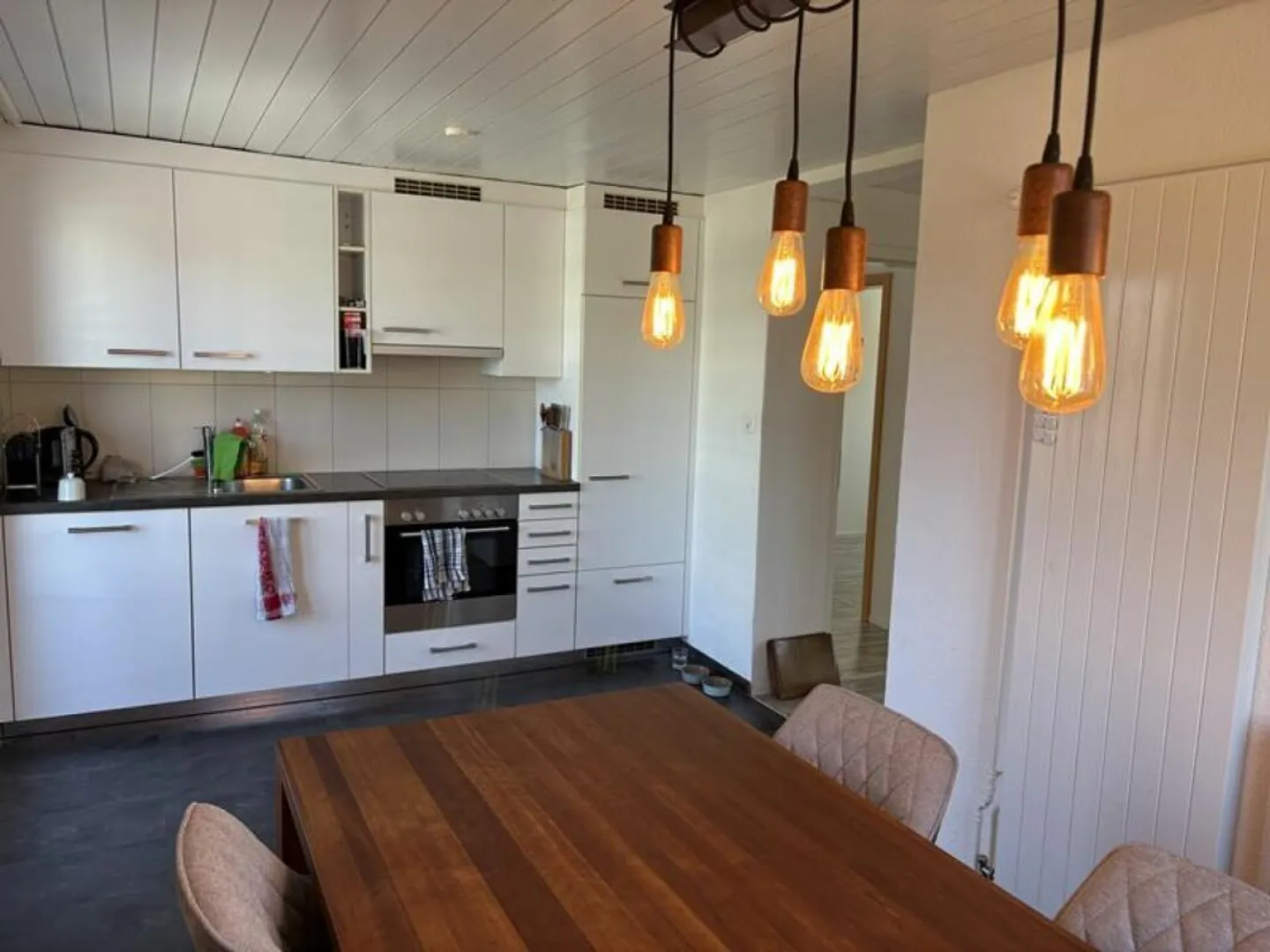 Living with added value: charming 4.5-room apartment combines quiet location with central accessibility - Photo 1 of 16