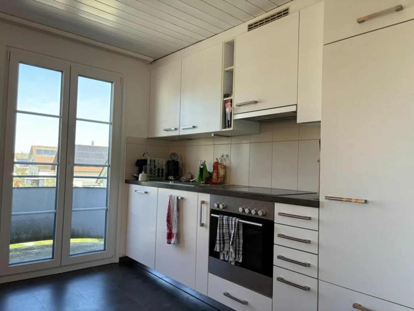 Living with added value: charming 4.5-room apartment combines quiet location with central accessibility - Photo 2 of 16