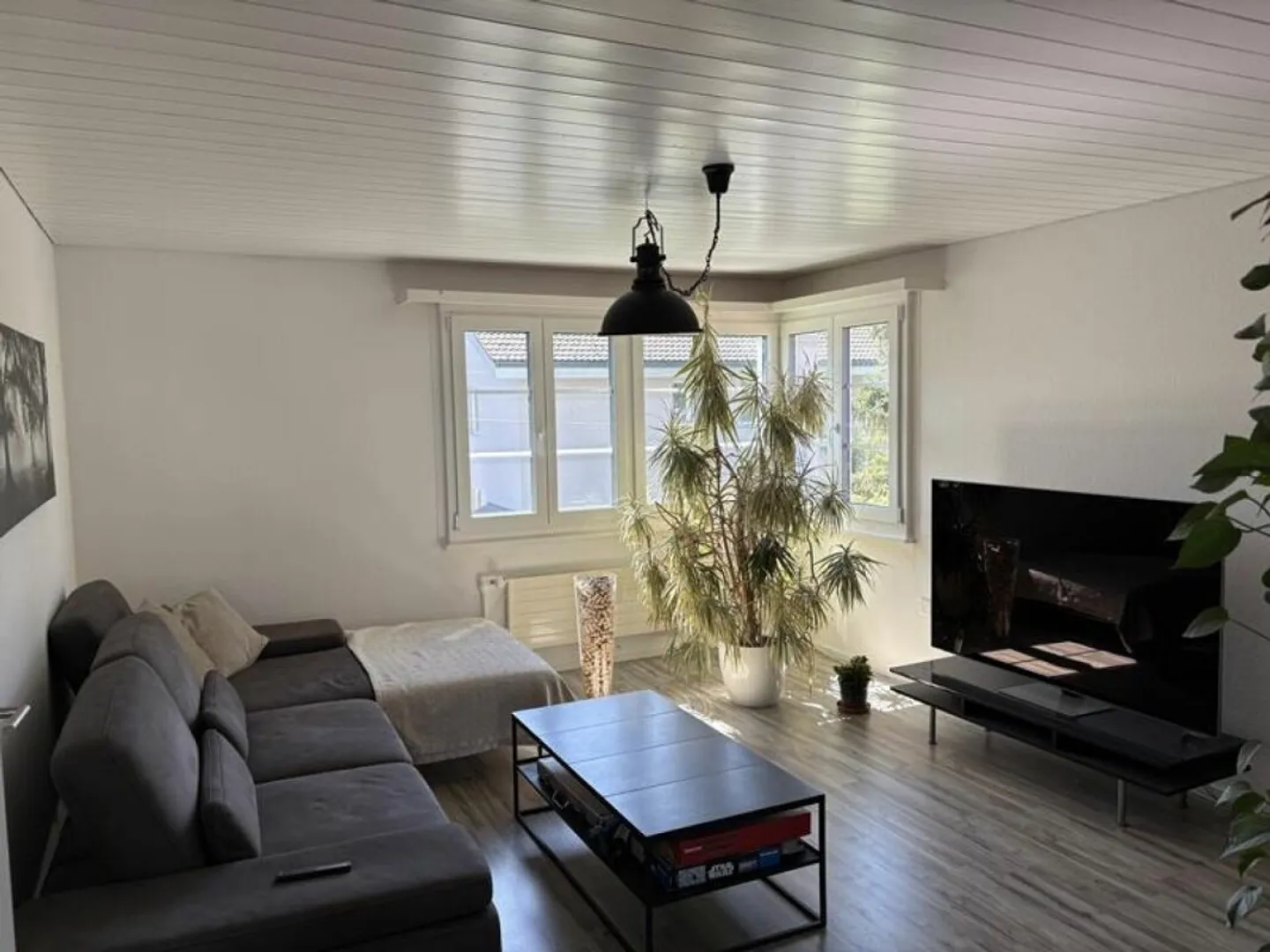 Living with added value: charming 4.5-room apartment combines quiet location with central accessibility - Photo 4 of 16