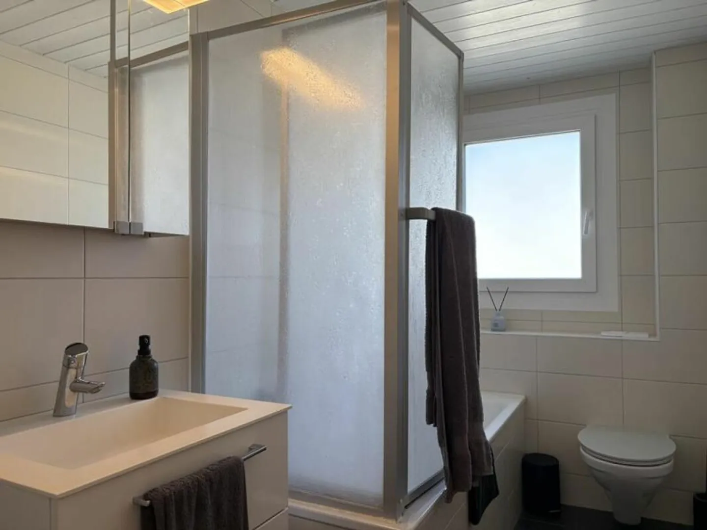 Living with added value: charming 4.5-room apartment combines quiet location with central accessibility - Photo 10 of 16