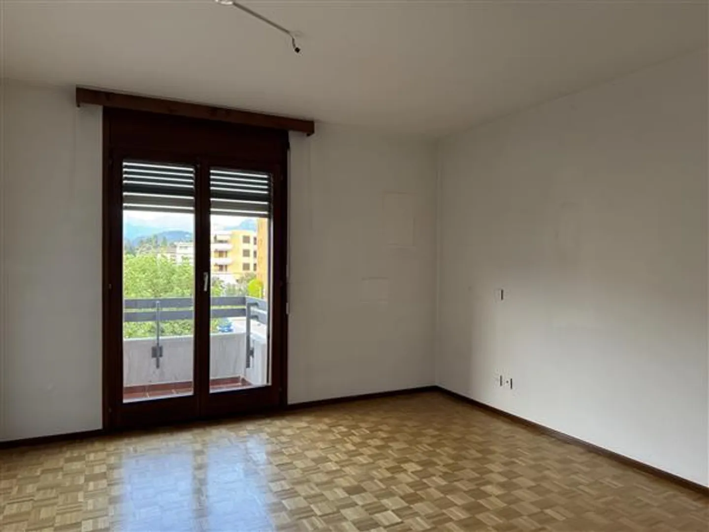 Caslano: 4.5 Room Apartment - Photo 7 of 11