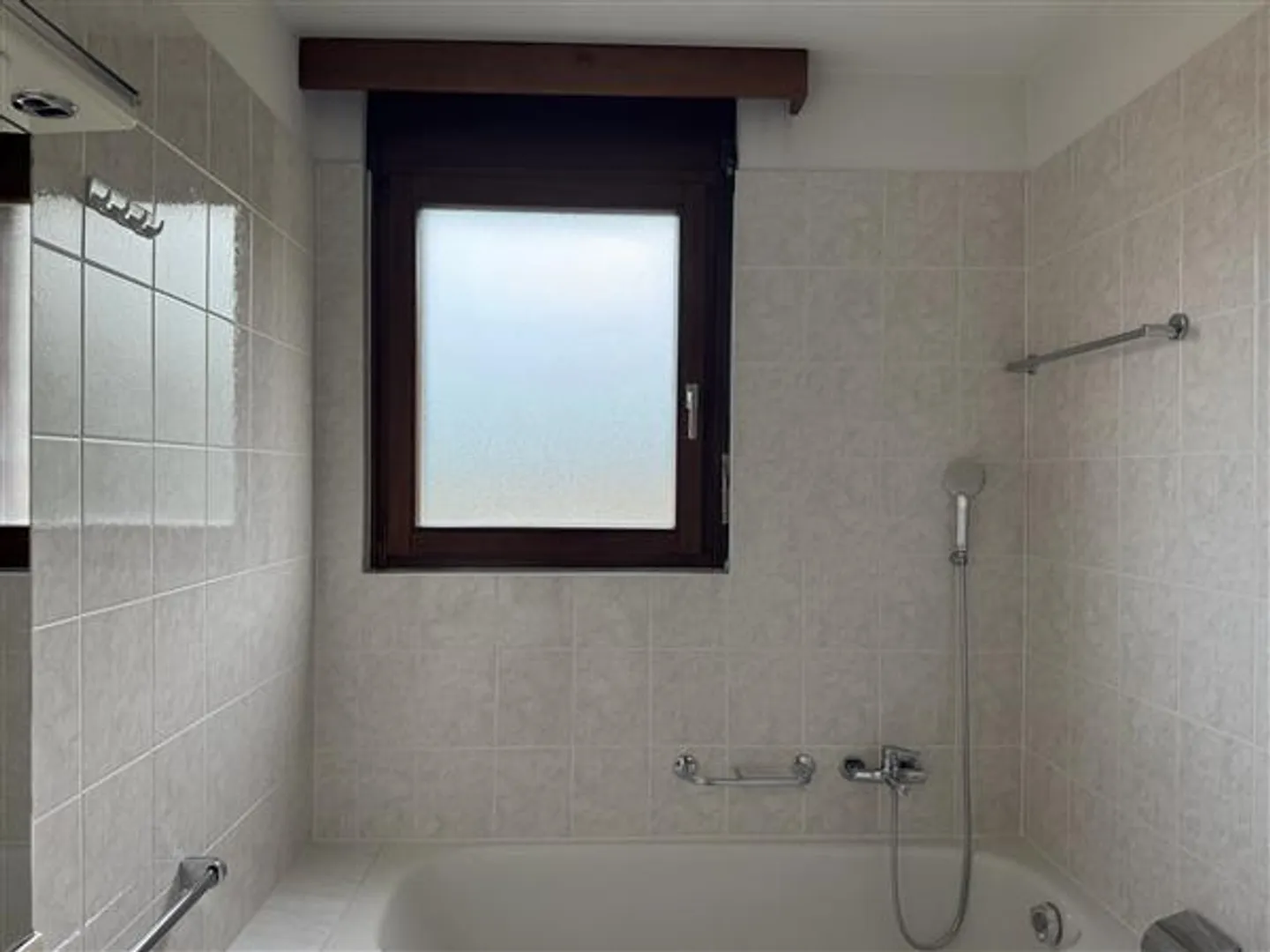 Caslano: 4.5 Room Apartment - Photo 9 of 11