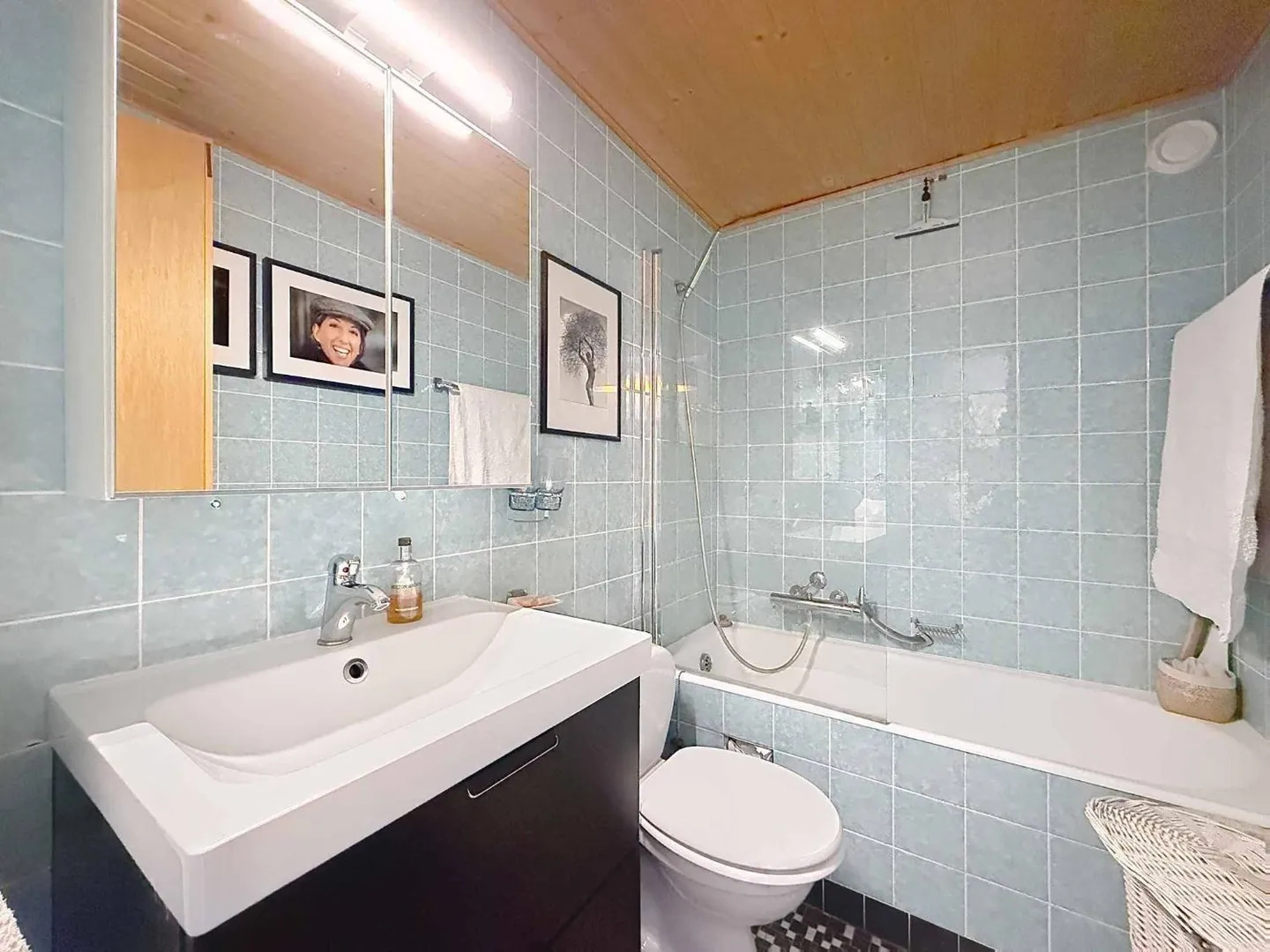 Charmante 4,5 Zimmer in absoluter Ruhe, nur wenige Schritte vom Zentrum entfernt - Foto 7 von 8