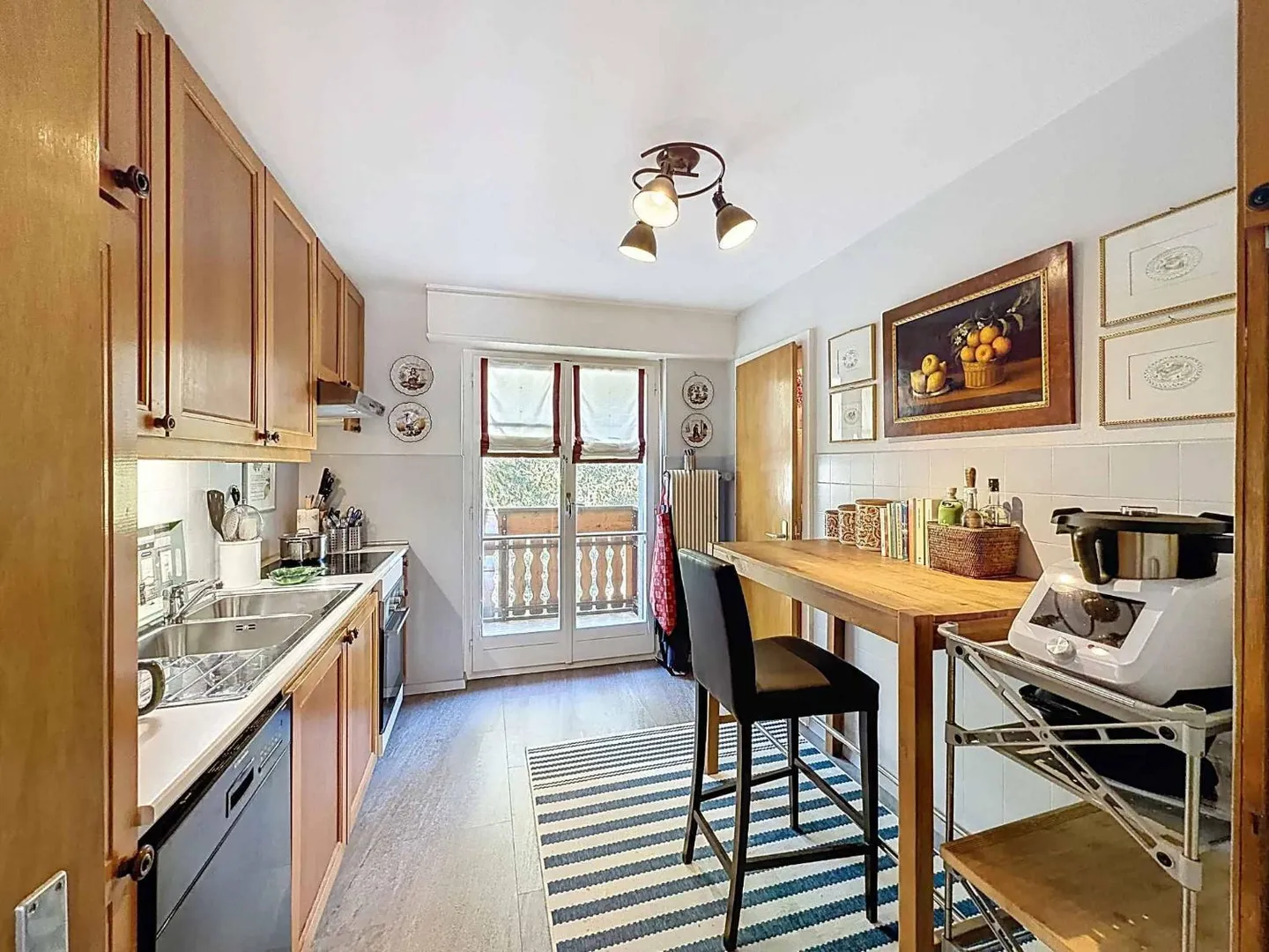 Charmante 4,5 Zimmer in absoluter Ruhe, nur wenige Schritte vom Zentrum entfernt - Foto 8 von 8