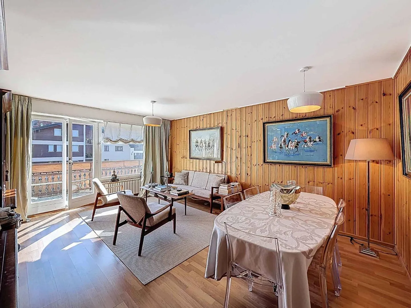 Charmante 4,5 Zimmer in absoluter Ruhe, nur wenige Schritte vom Zentrum entfernt - Foto 1 von 8