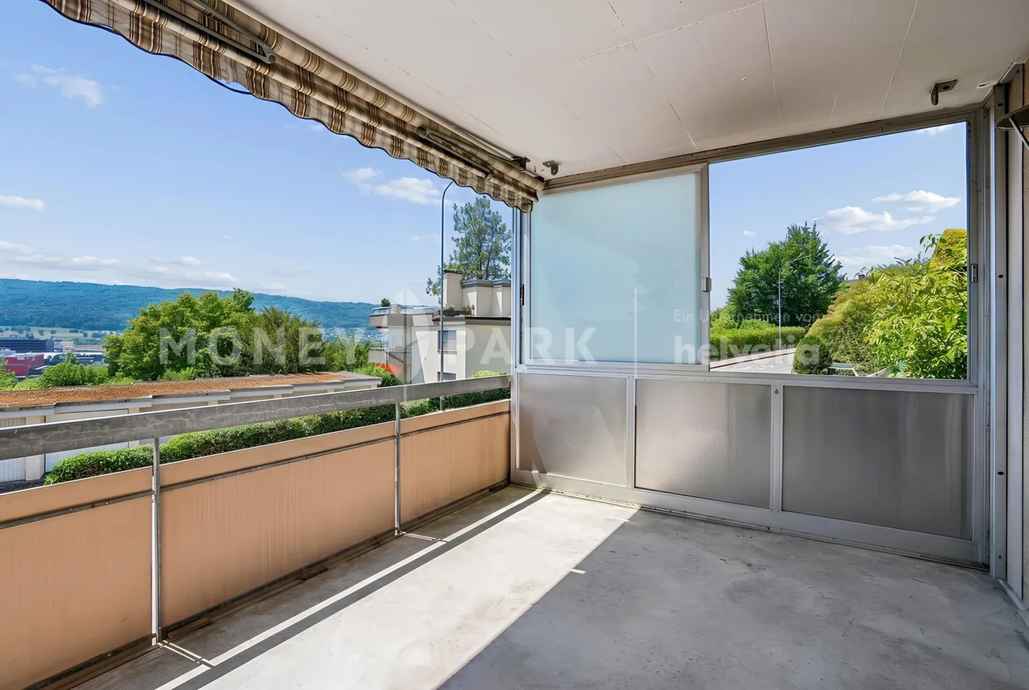 Appartement 2,5 pièces avec balcon ensoleillé et plan d'étage bien pensé - Photo 2 sur 10