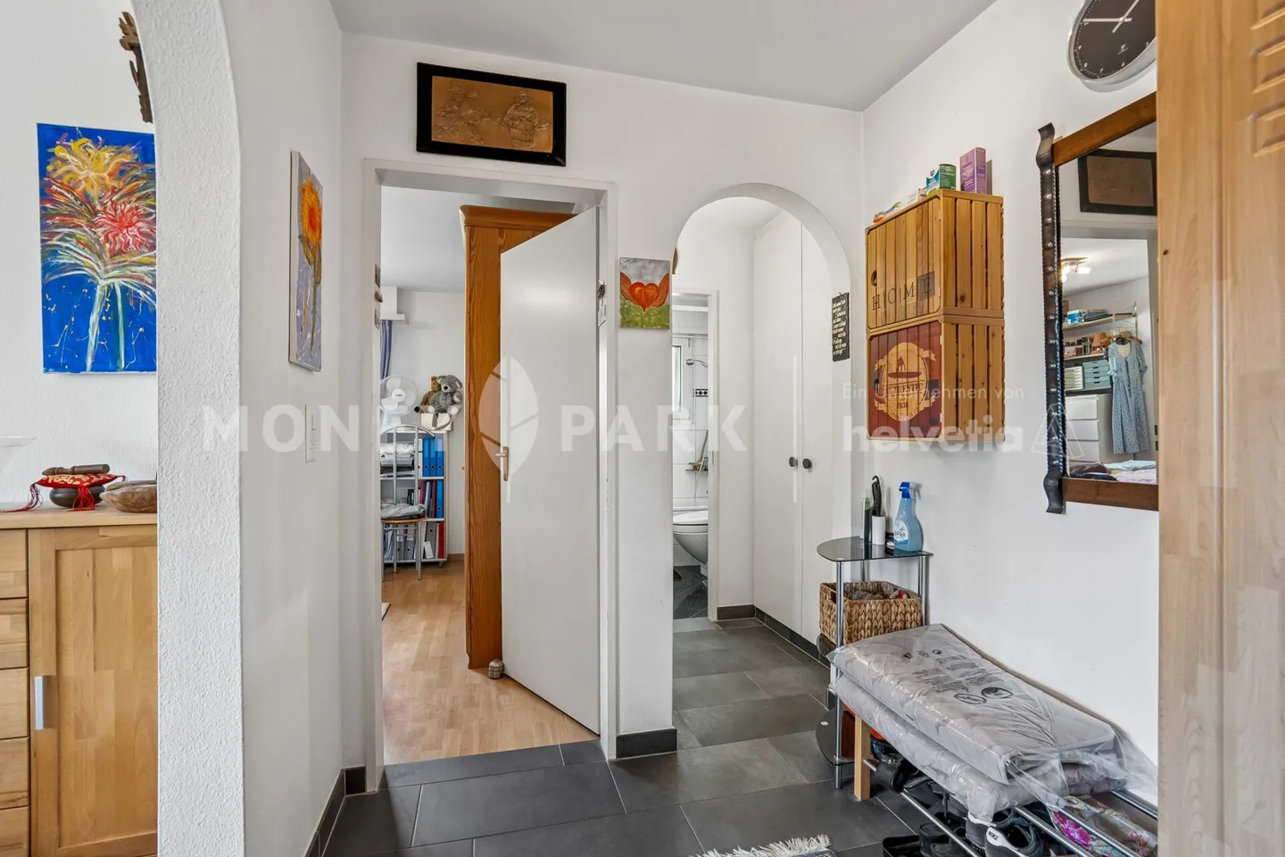 Appartement 2,5 pièces avec balcon ensoleillé et plan d'étage bien pensé - Photo 3 sur 10