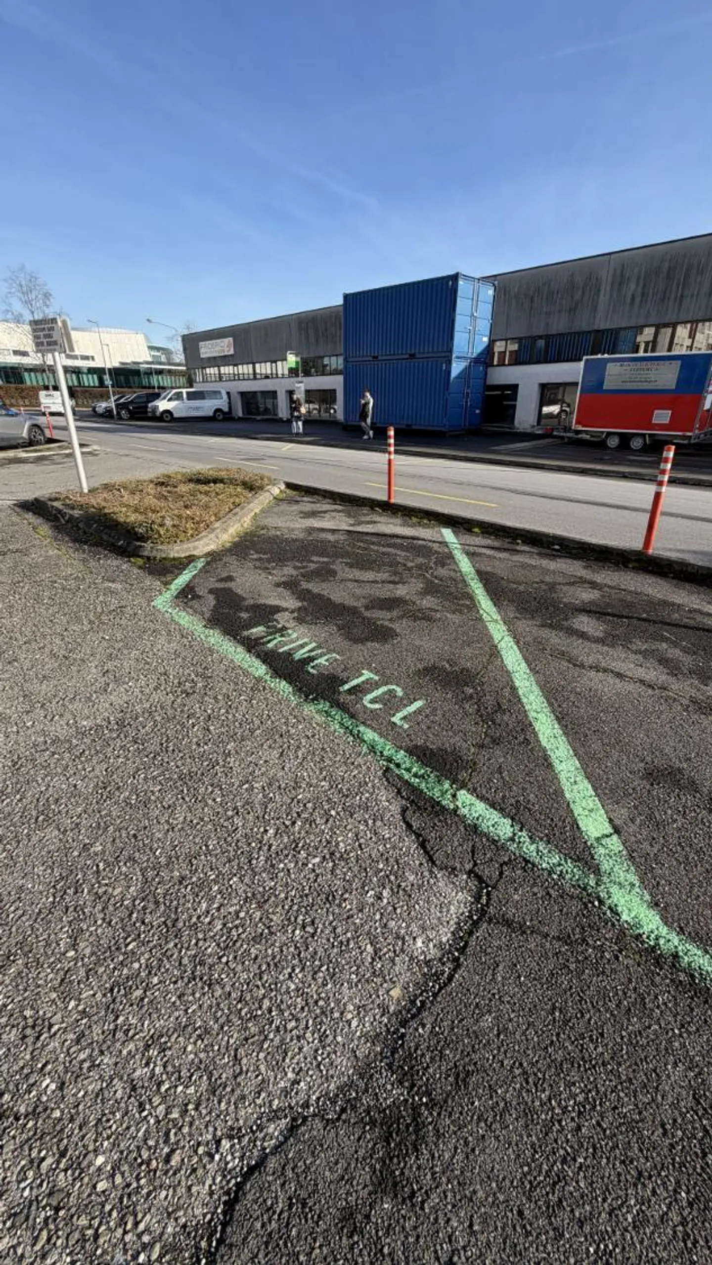 Spazio di parcheggio - Foto 1 di 3