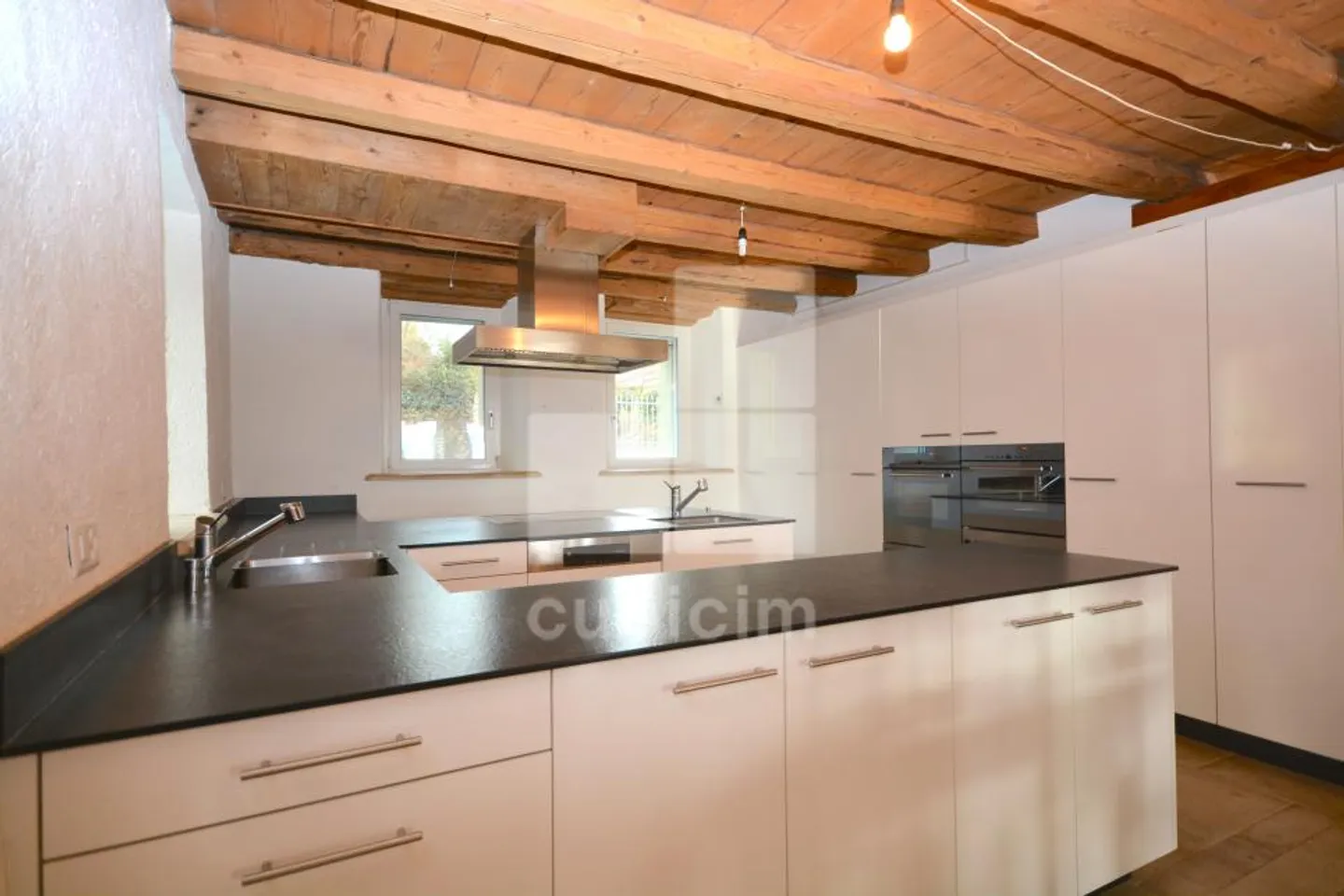 Eigenschaft mit Bauernhof aus 11 Zimmern und Projekt für 4 Wohnungen mit Genehmigung - Foto 3 von 12