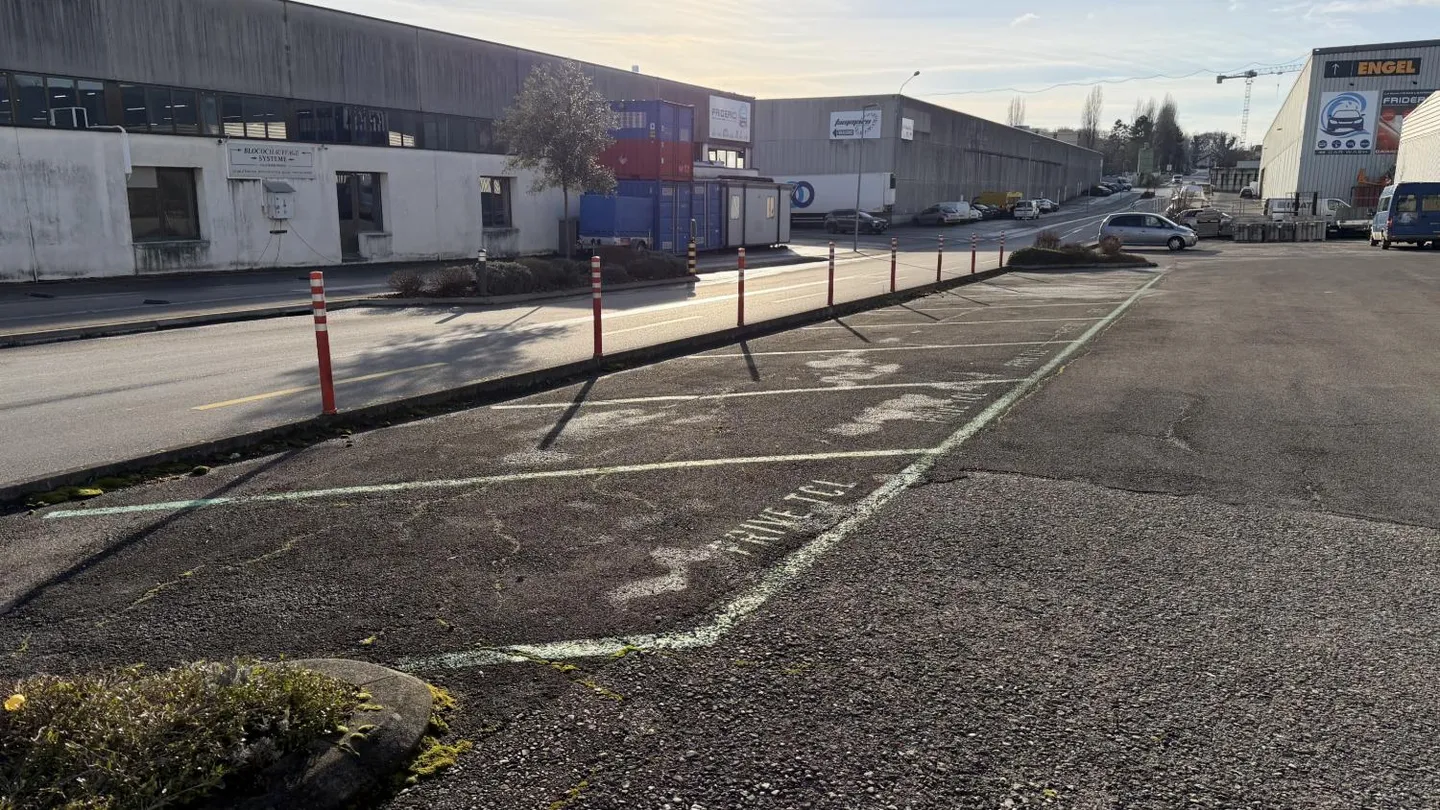 Spazio di parcheggio - Foto 3 di 3