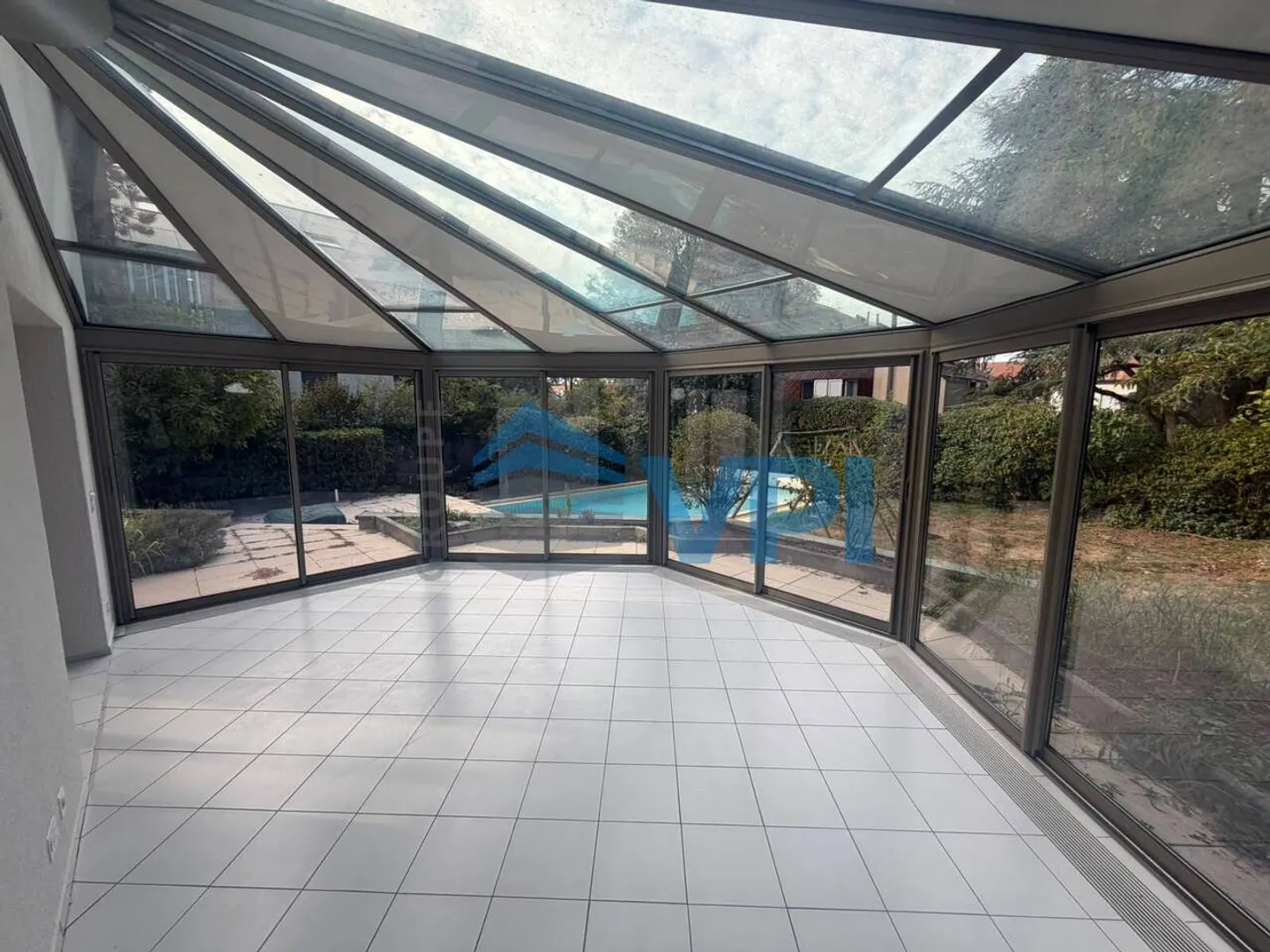 Schöne renovierte Familienvilla mit Pool und Weinbergblick - Sézenove/Bernex - Foto 21 von 24
