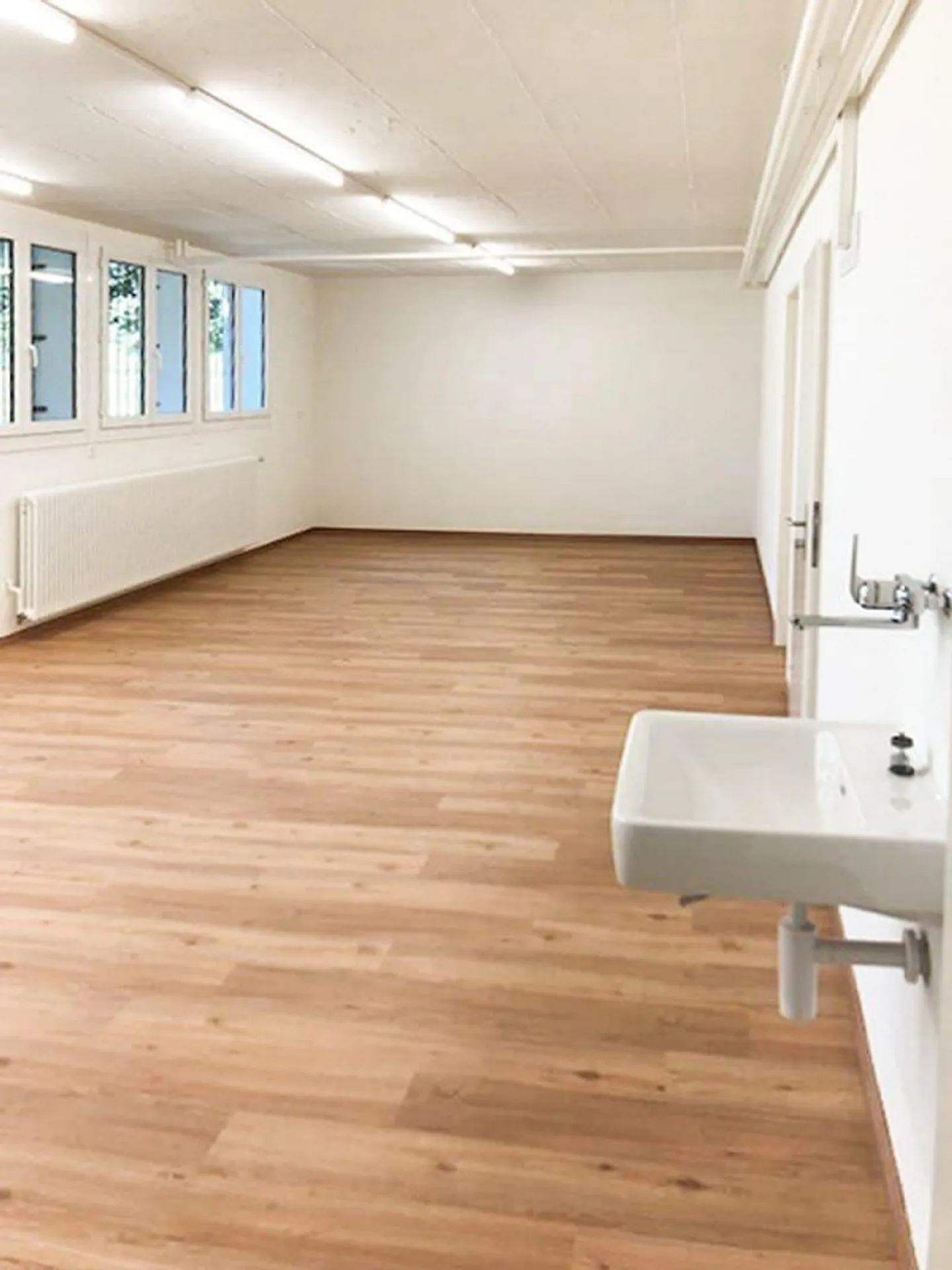 Espace commercial spacieux dans un emplacement central dans le district 6 - Photo 2 sur 7