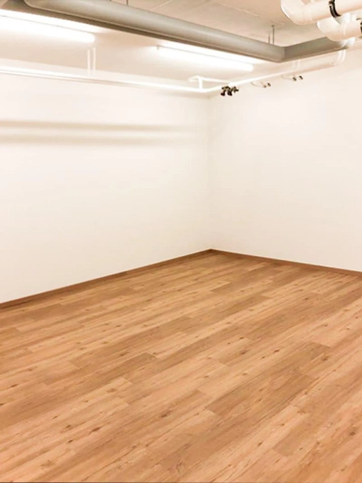Espace commercial spacieux dans un emplacement central dans le district 6 - Photo 3 sur 7